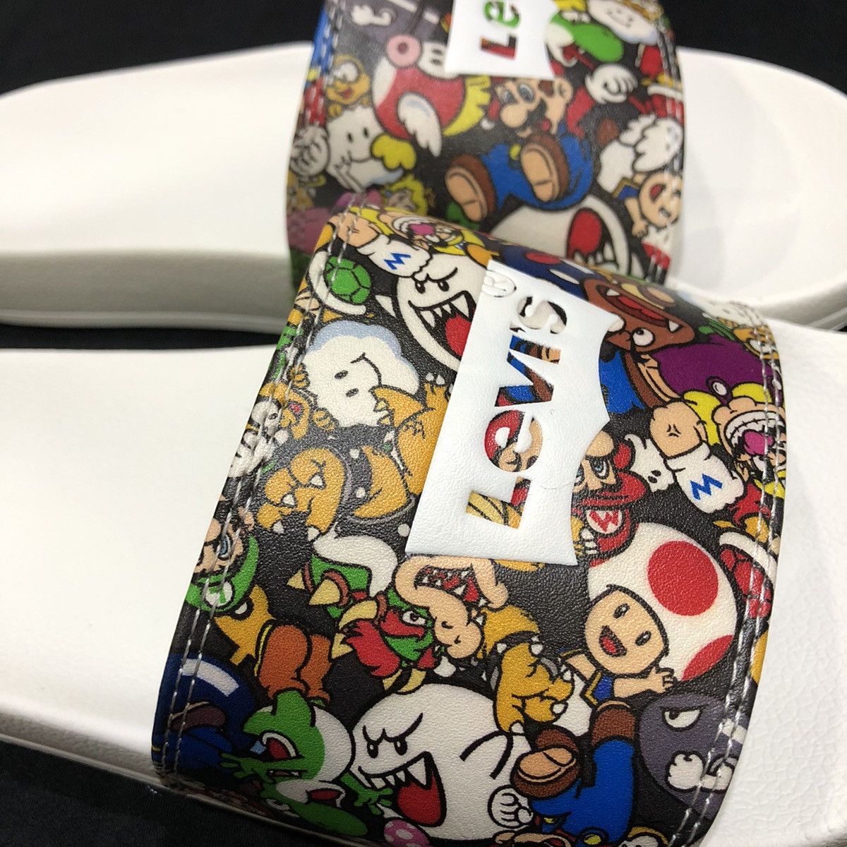 Cartoon Network 🔥Levi’s®️ X Super Mario All Over Sliders Size US 7.5 / EU 40-41 - 5 Thumbnail