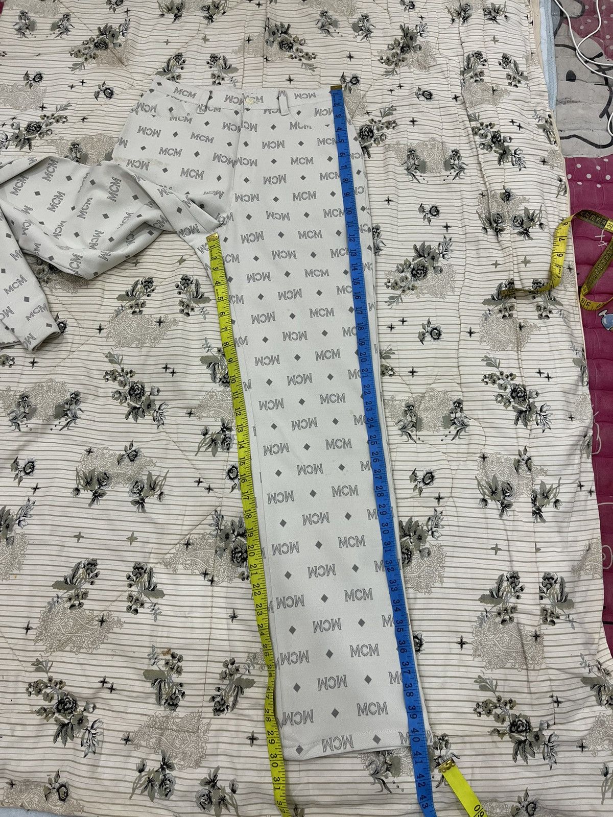 MCM (Hh). MCM FULLPRINT HYPEBEAST LADIES PANTS Size 26" / US 2 / IT 38 - 11 Thumbnail