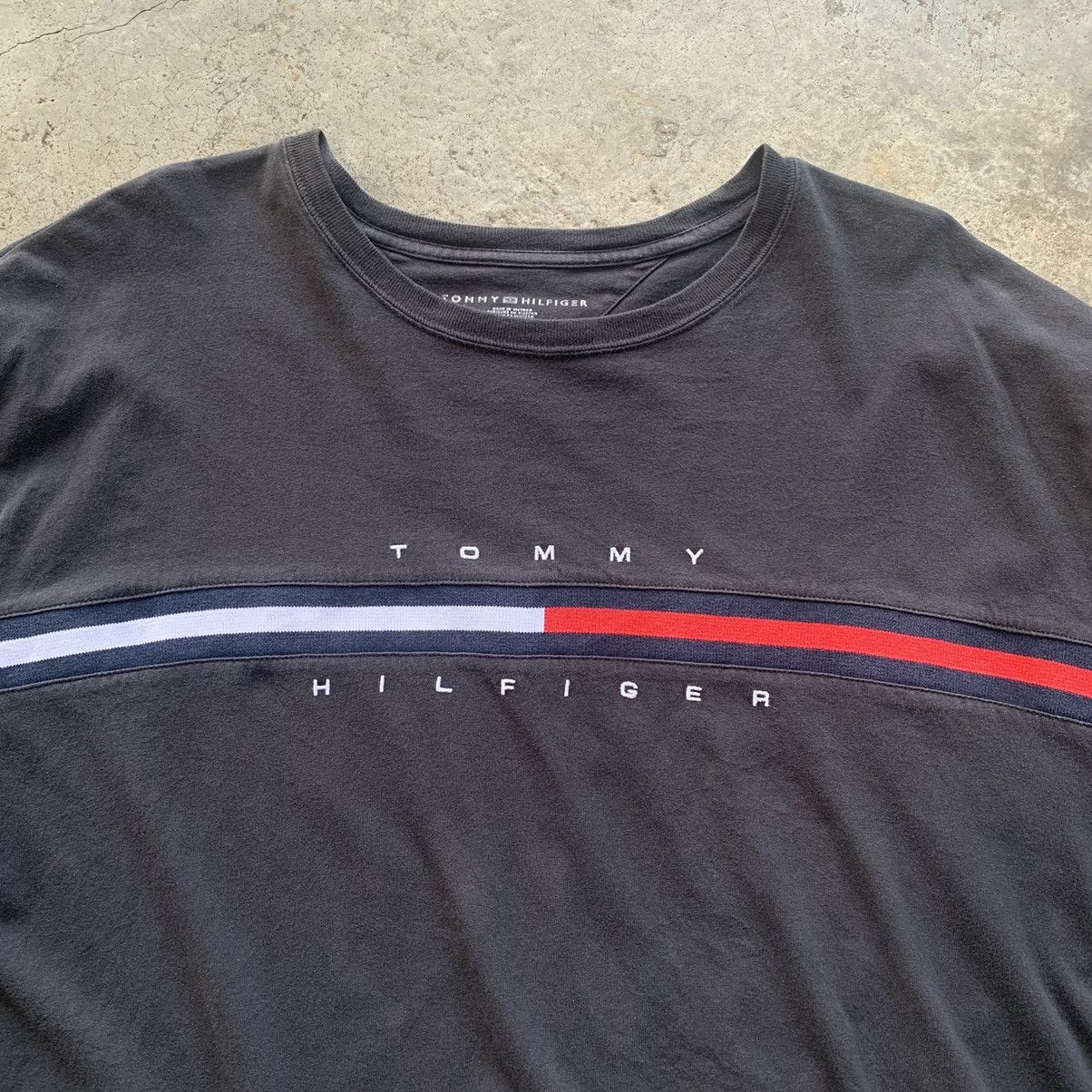 Tommy Hilfiger Tommy Hilfiger center spell out embroidery black tshirt tee Size US XXL / EU 58 / 5 - 5 Thumbnail