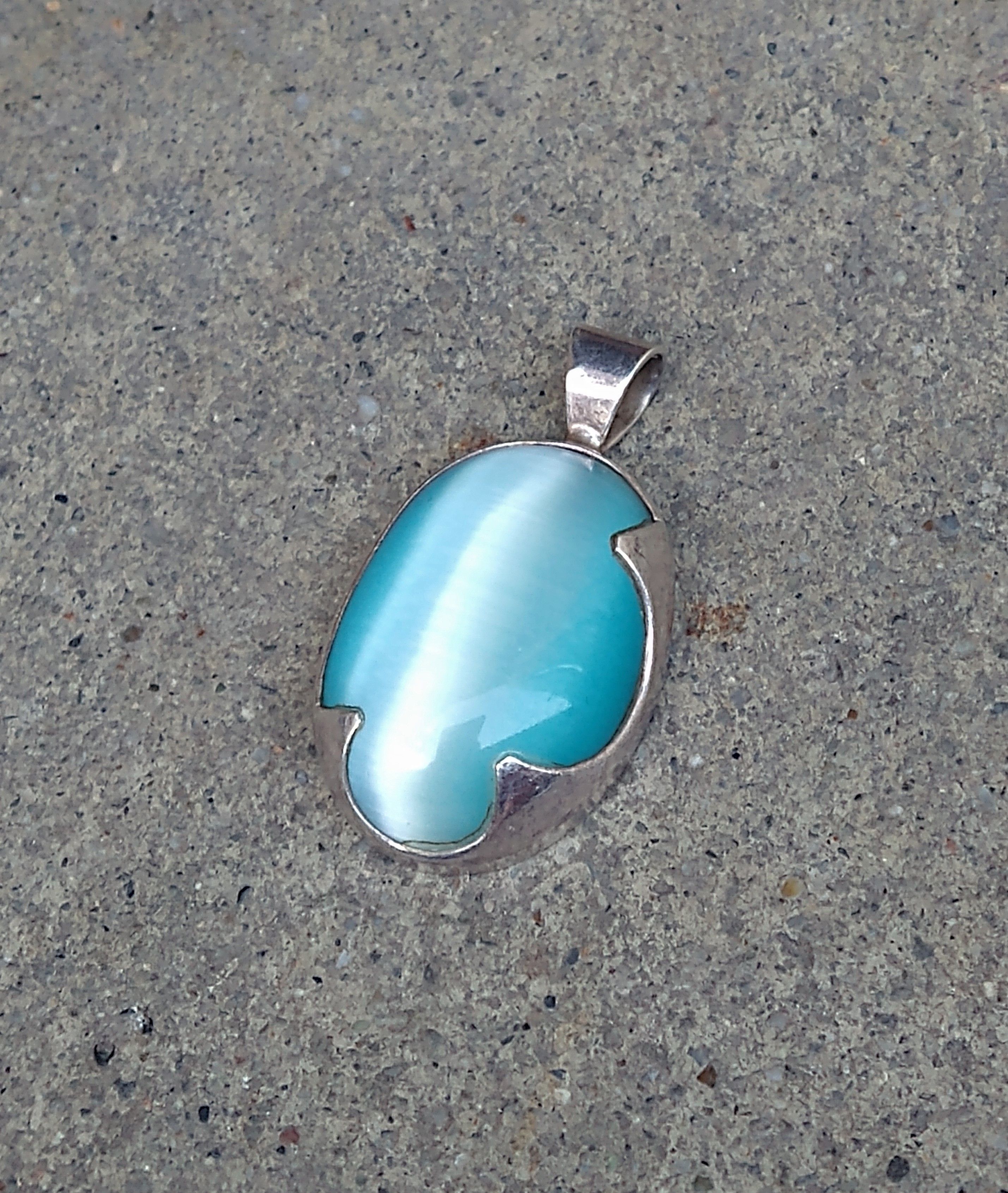Vintage Sterling Silver Pendant Blue Cat's Eye Modern Oval