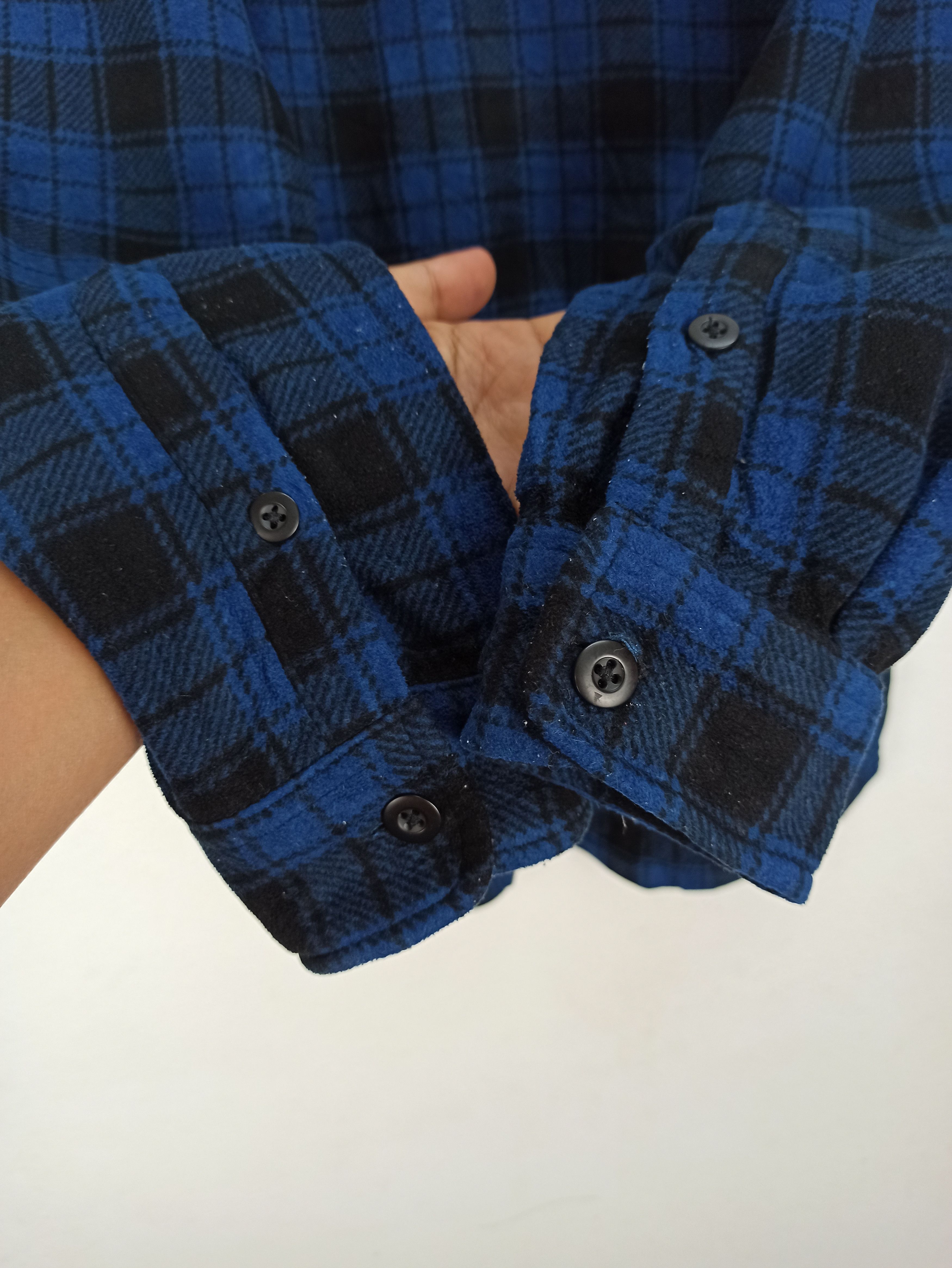 Uniqlo Rare Flannel Uniqlo Chekered Blue Colour Size US L / EU 52-54 / 3 - 4 Thumbnail