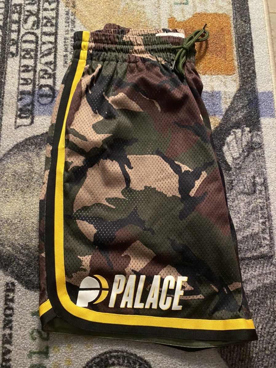 Pre-owned Palace Ps Shorts Camo (medium)