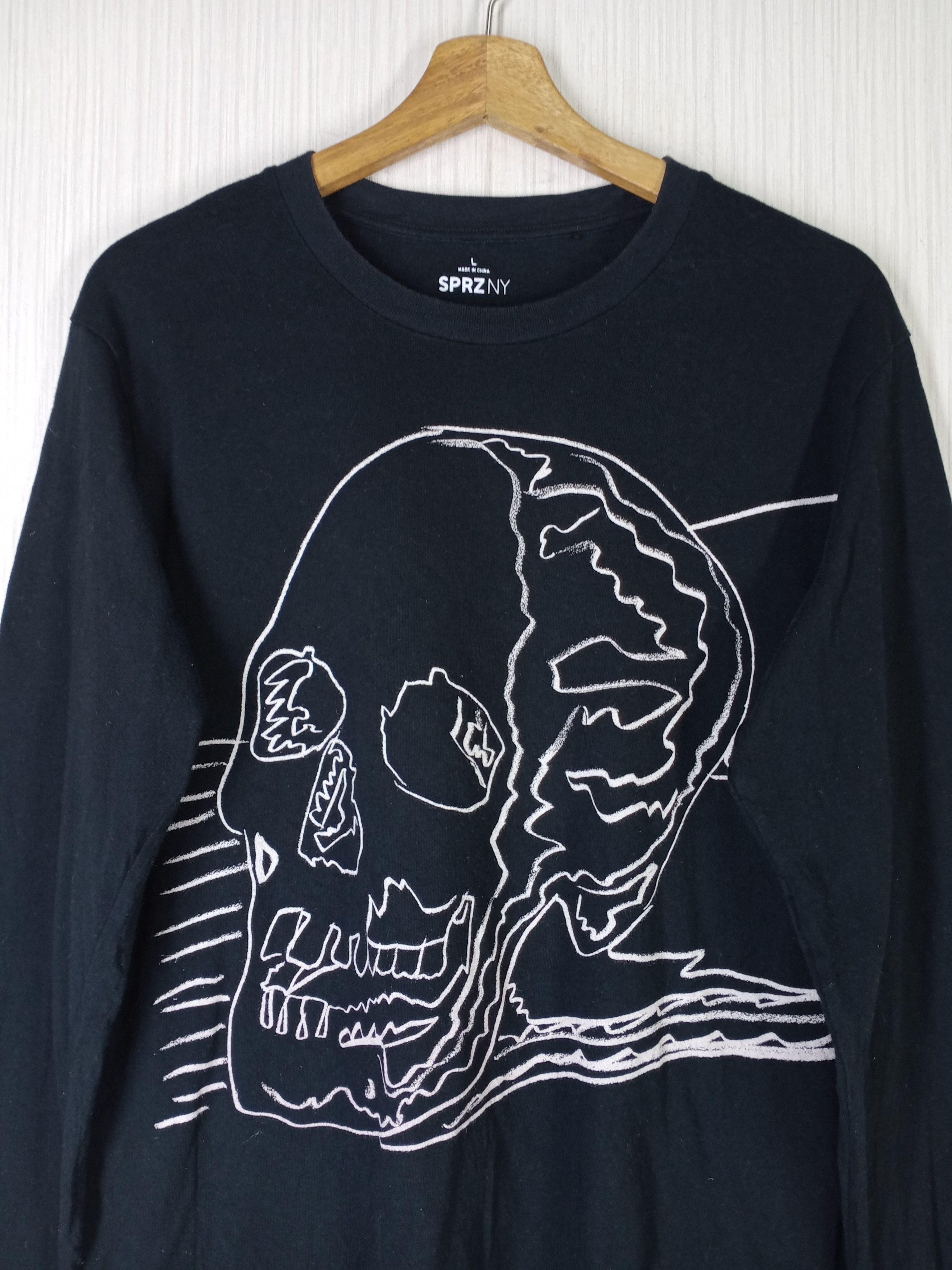 Andy Warhol × Uniqlo Rare Vintage Andy Warhol X Uniqlo Big Skull Tshirt Size US L / EU 52-54 / 3 - 4 Thumbnail