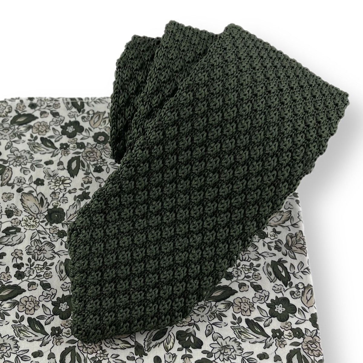 Other Men’s Forest Green Knit Necktie & White Floral Pocket Square Size ONE SIZE - 2 Thumbnail