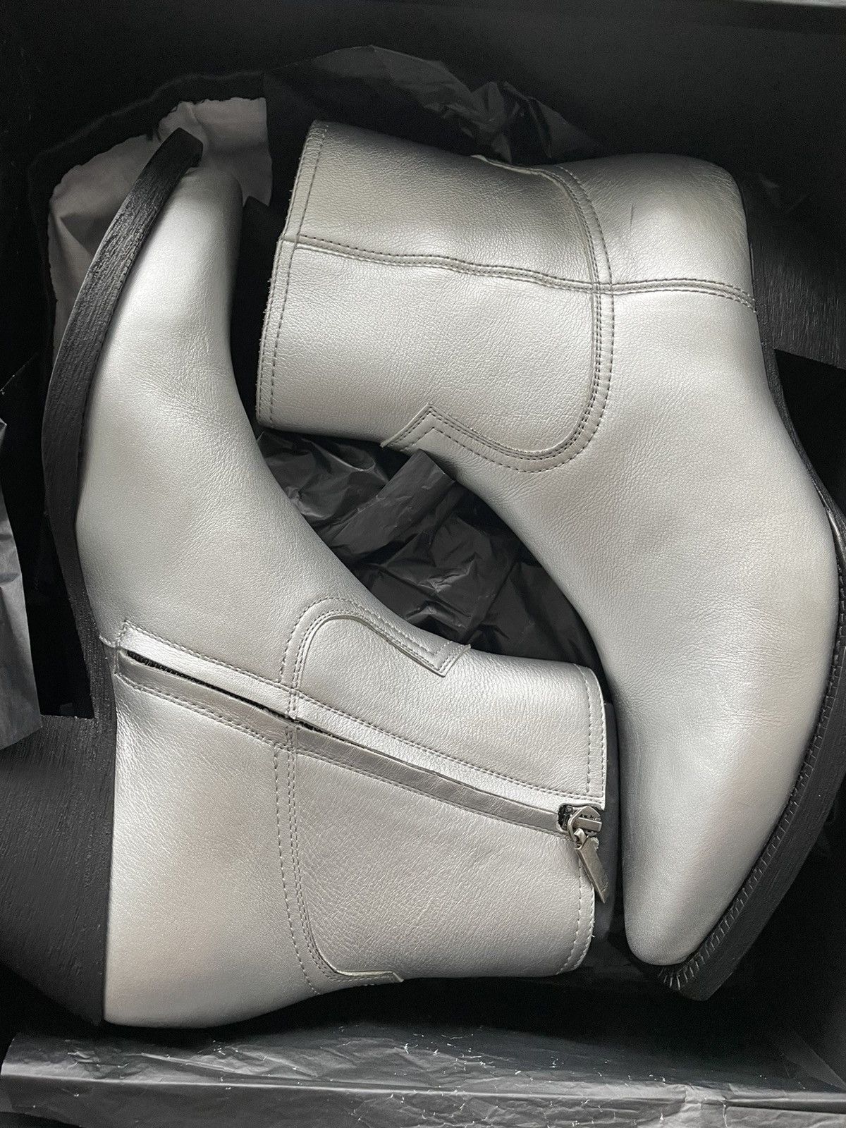 Saint Laurent Paris × Yves Saint Laurent Brand NEW Classic aMetallic Silver Lukas 40 Leather Boots Size US 9.5 / EU 42-43 - 25 Thumbnail