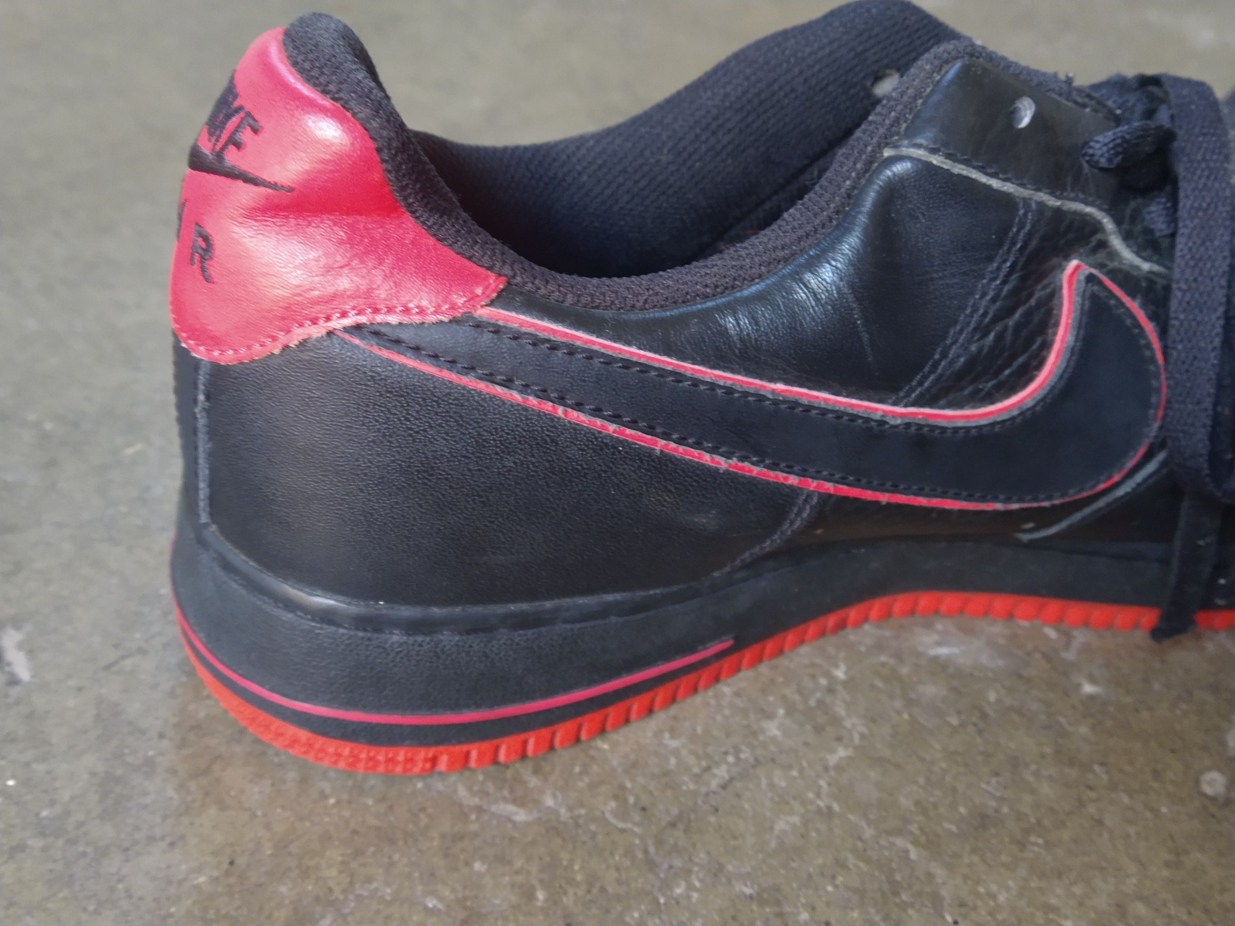 Nike Nike Air Force 1 Size 11.5 Black Red Leather Low Tops 2011 Size US 11.5 / EU 44-45 - 17 Thumbnail