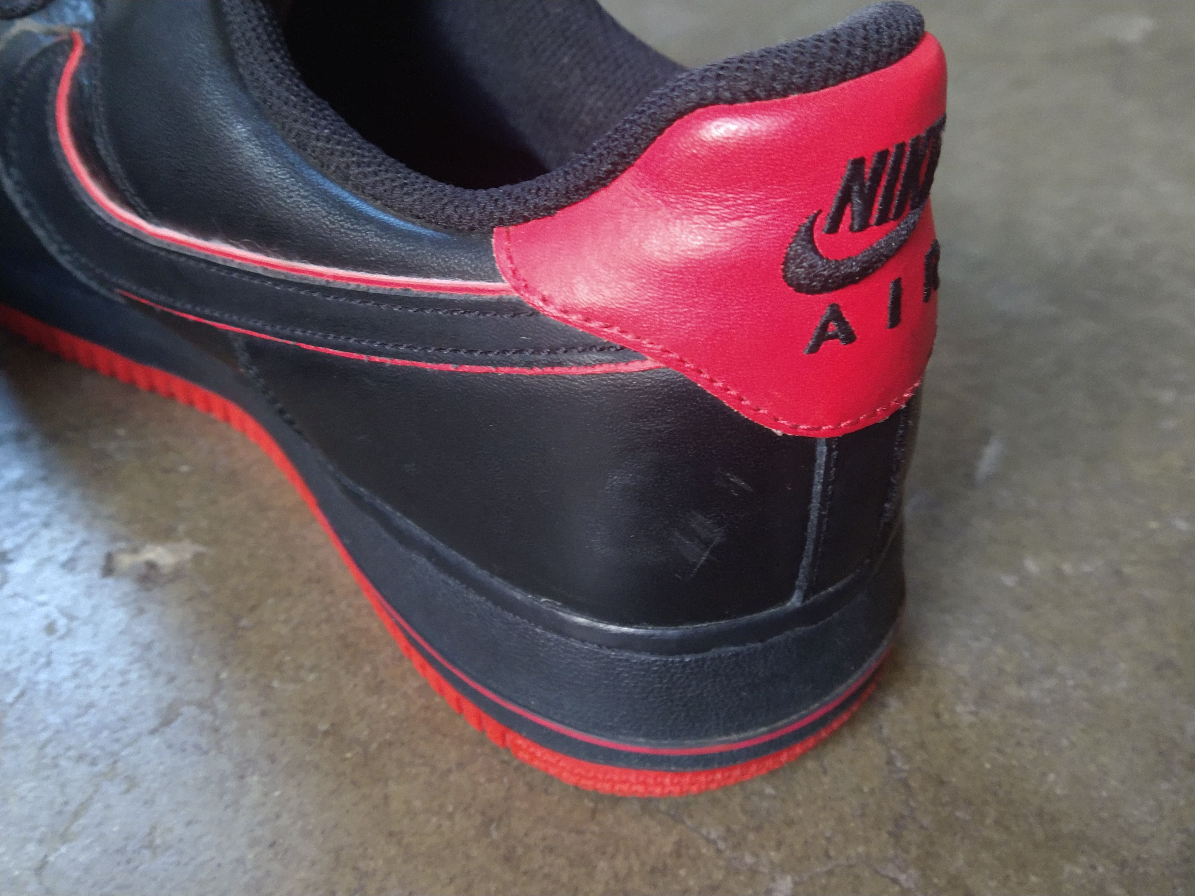 Nike Nike Air Force 1 Size 11.5 Black Red Leather Low Tops 2011 Size US 11.5 / EU 44-45 - 16 Thumbnail