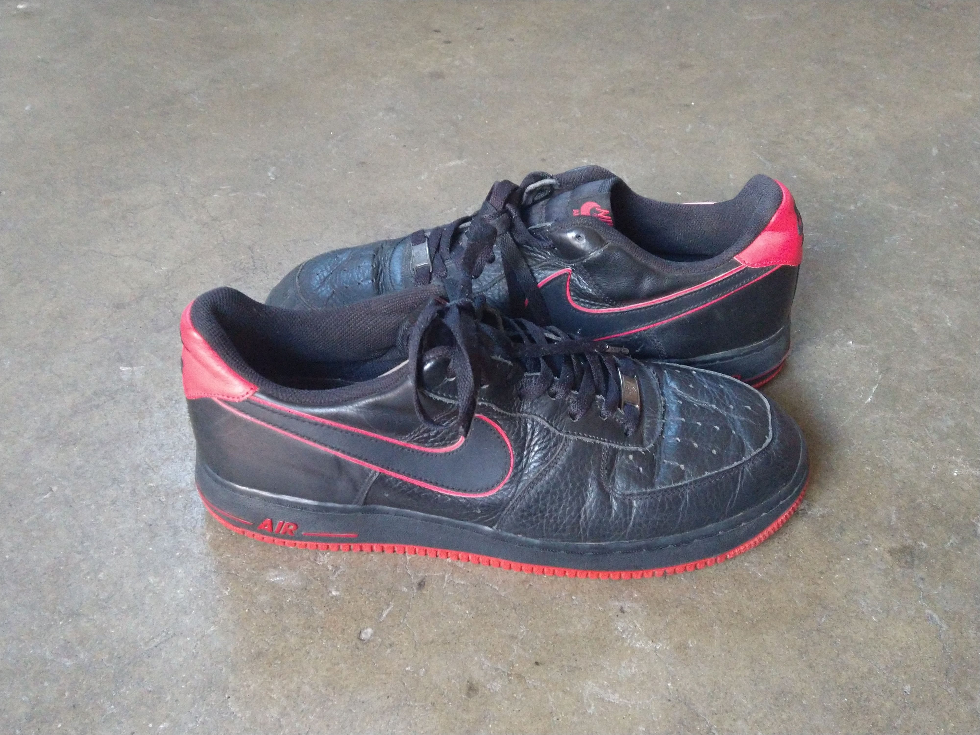 Nike Nike Air Force 1 Size 11.5 Black Red Leather Low Tops 2011 Size US 11.5 / EU 44-45 - 2 Thumbnail
