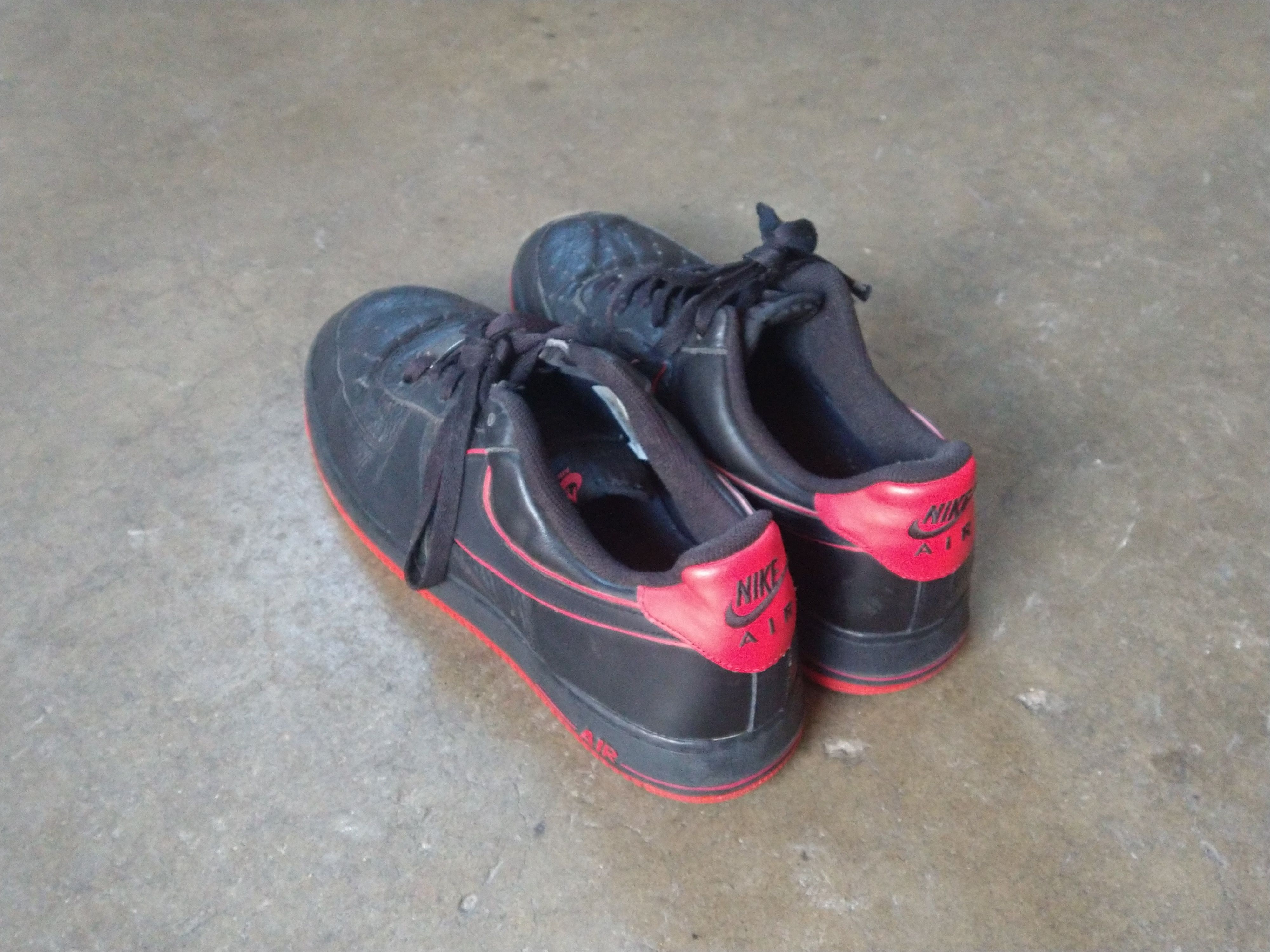 Nike Nike Air Force 1 Size 11.5 Black Red Leather Low Tops 2011 Size US 11.5 / EU 44-45 - 13 Thumbnail