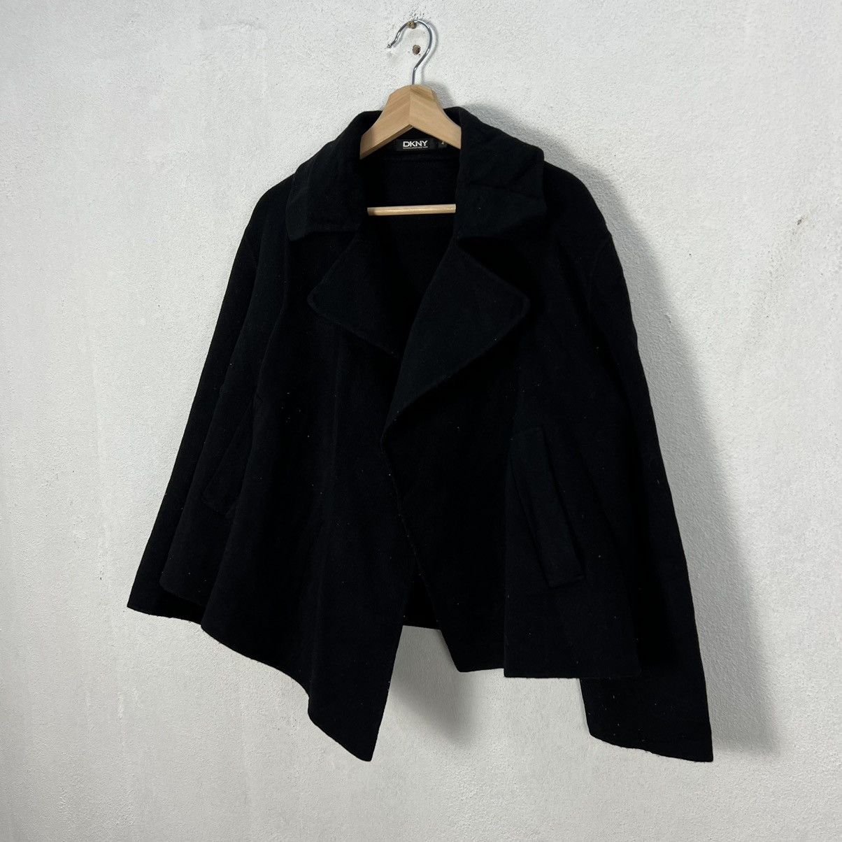 DKNY ULTIMATE BLACK CROPPED JACKET DLNY AVANT GARDE DESIGN Size US M / EU 48-50 / 2 - 2 Thumbnail