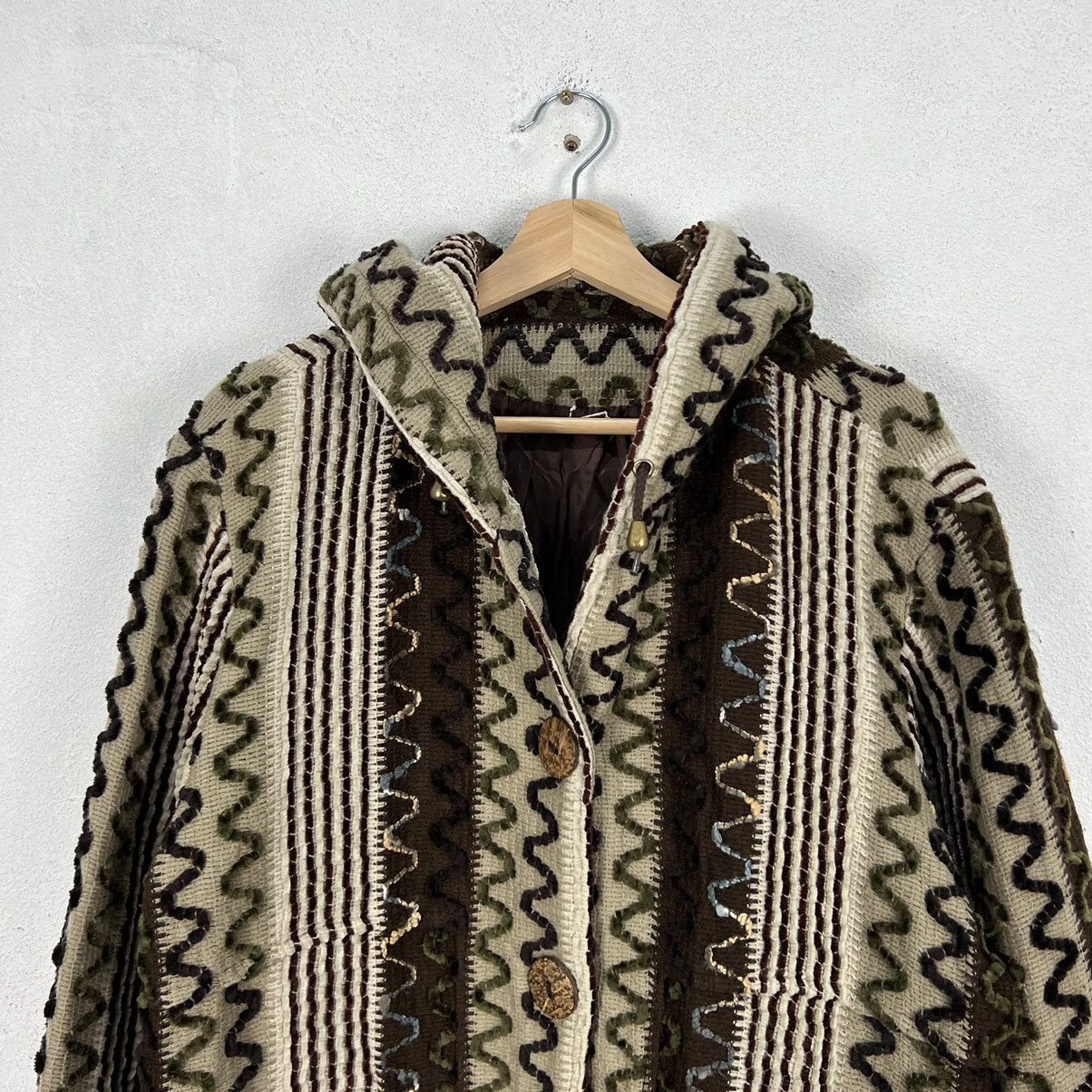 Japanese Brand VINTAGE NAVAJO DESIGN STYLE HOODIE JACKET Size US M / EU 48-50 / 2 - 3 Thumbnail
