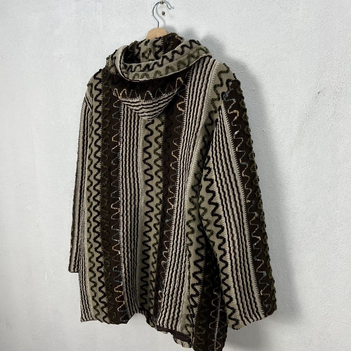 Japanese Brand VINTAGE NAVAJO DESIGN STYLE HOODIE JACKET Size US M / EU 48-50 / 2 - 9 Thumbnail