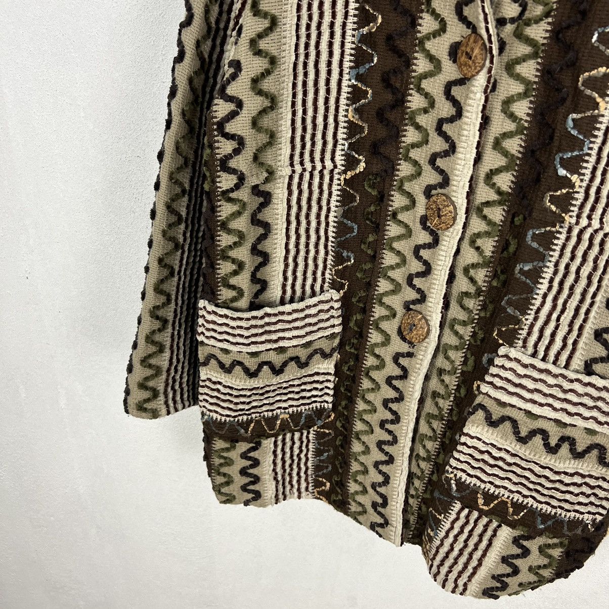 Japanese Brand VINTAGE NAVAJO DESIGN STYLE HOODIE JACKET Size US M / EU 48-50 / 2 - 4 Thumbnail