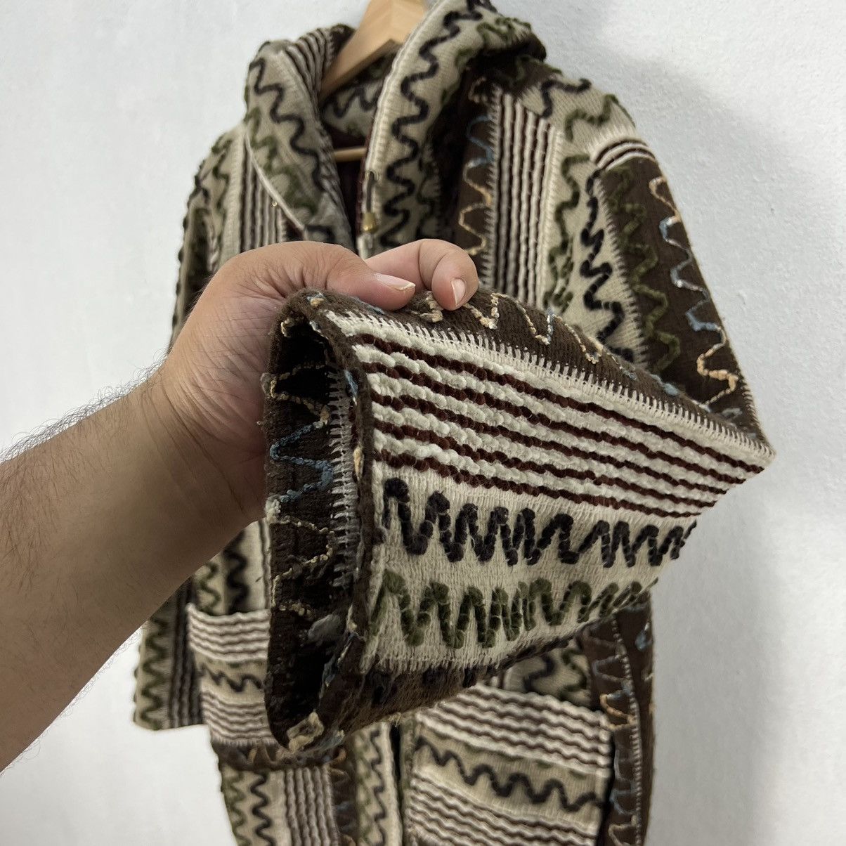 Japanese Brand VINTAGE NAVAJO DESIGN STYLE HOODIE JACKET Size US M / EU 48-50 / 2 - 7 Thumbnail