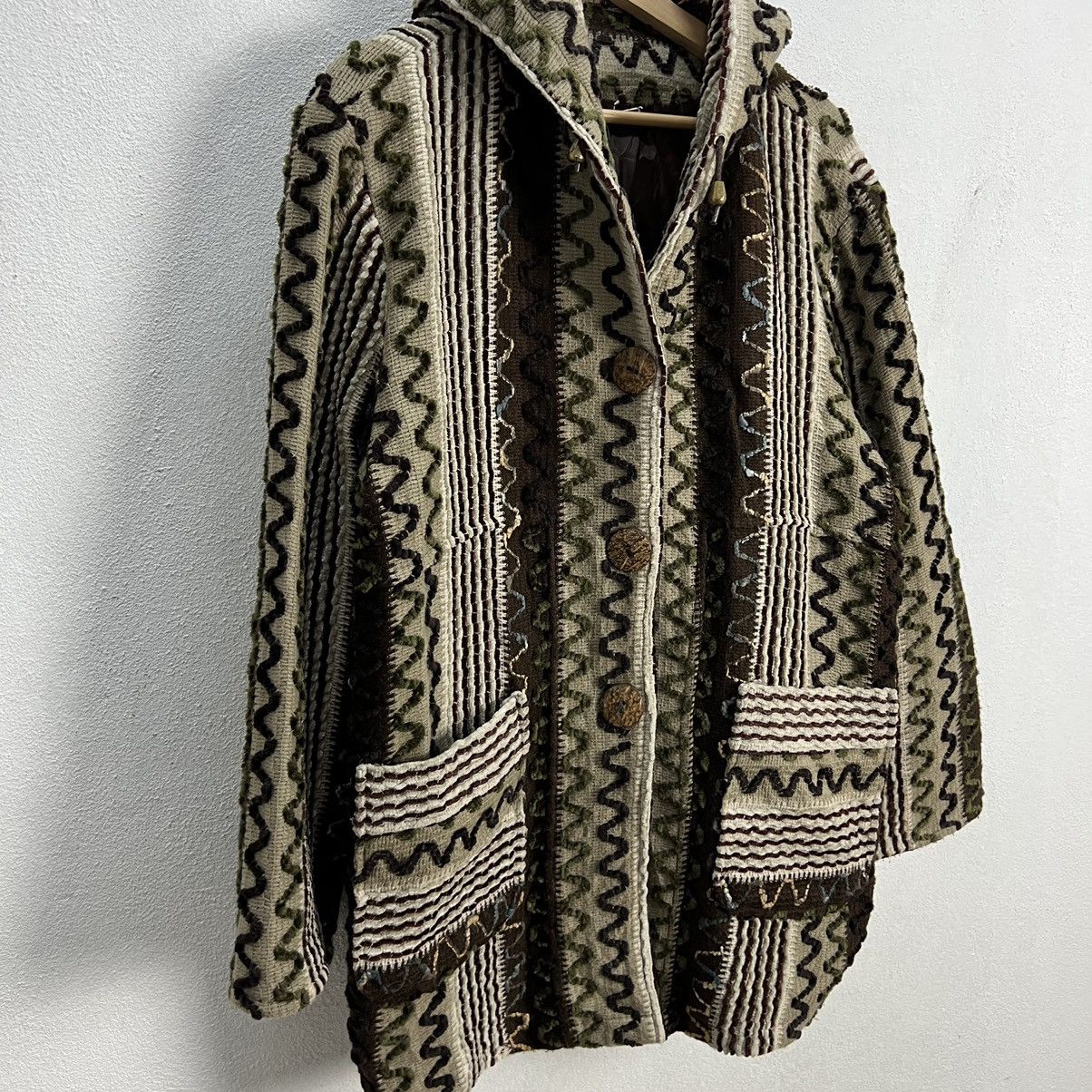 Japanese Brand VINTAGE NAVAJO DESIGN STYLE HOODIE JACKET Size US M / EU 48-50 / 2 - 5 Thumbnail