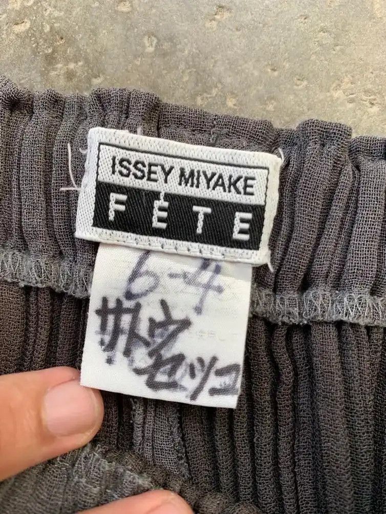 Issey Miyake × Japanese Brand × Vintage Issey Miyake Fete Pleated Pants Size 24" / US 00 / IT 34 - 13 Thumbnail