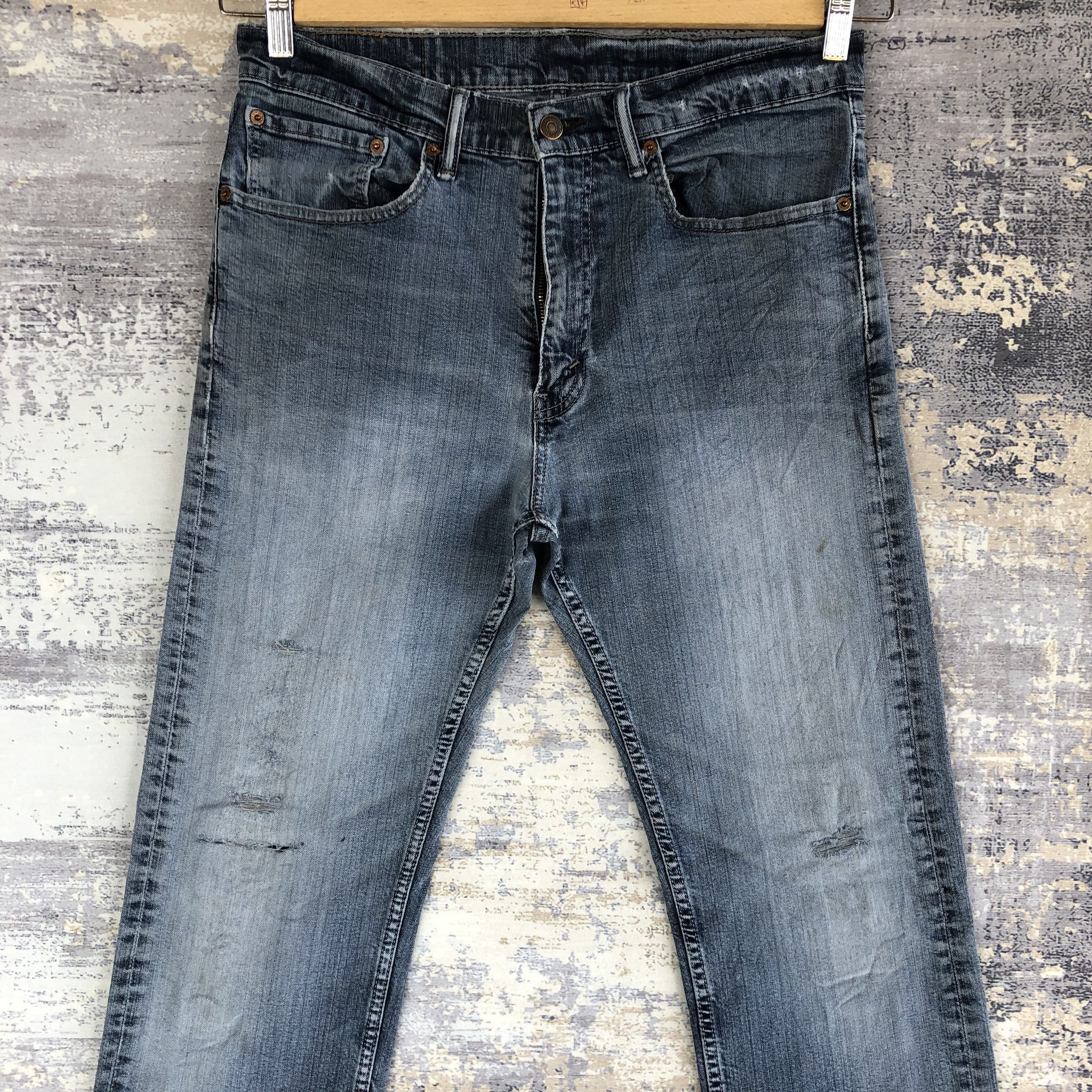 Levi's Vintage Levis Distressed Jeans Levi's Faded Light Wash Denim Size US 32 / EU 48 - 3 Thumbnail