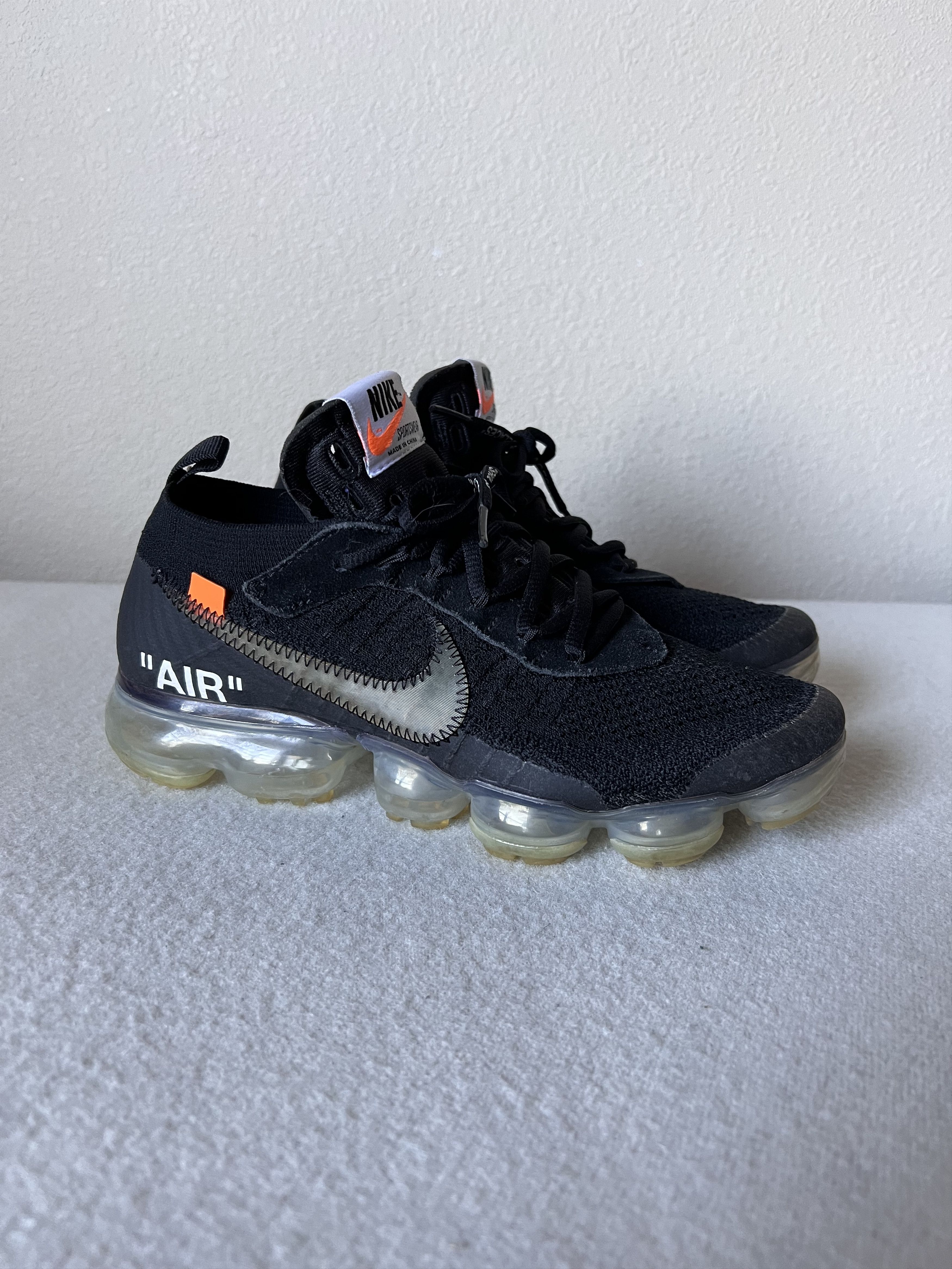 Bottom of off hot sale white vapormax