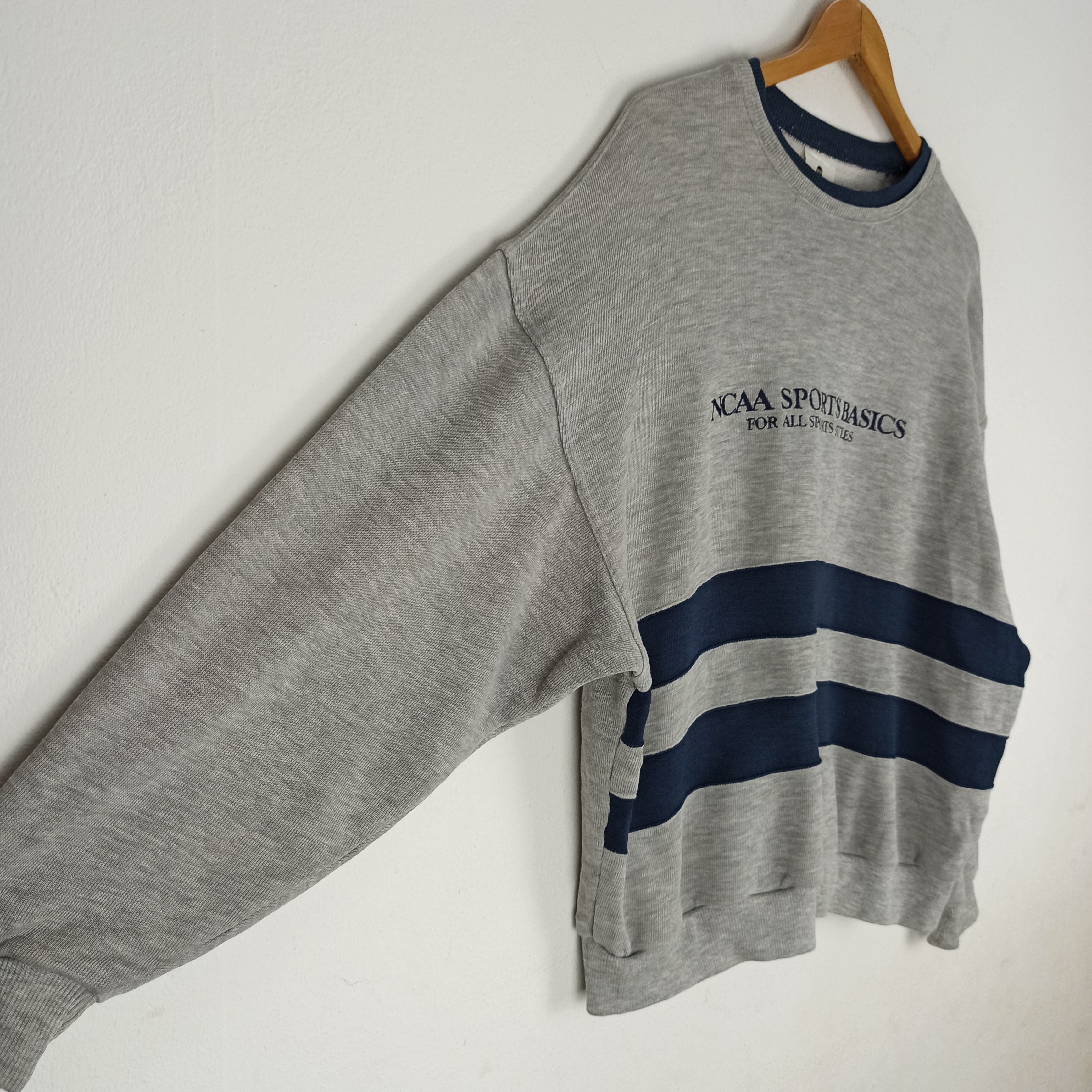 Descente Vintage🔥 NCAA Desente Sweatshirt Crewneck jumper Size US XL / EU 56 / 4 - 1 Thumbnail