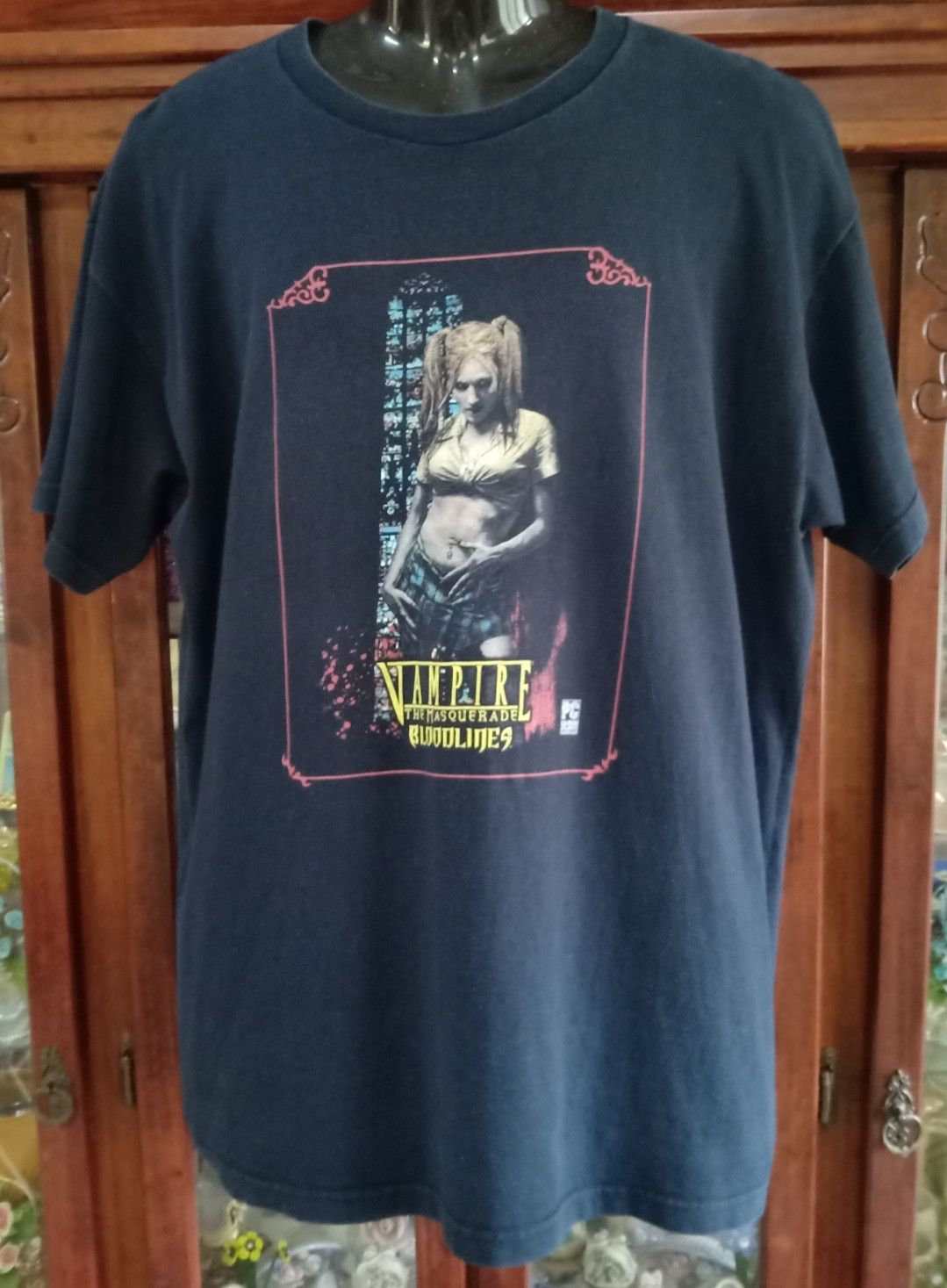 The Game Vintage Vampire the Masquerade Bloodlines GameStop T-shirt Size US XL / EU 56 / 4 - 1 Thumbnail