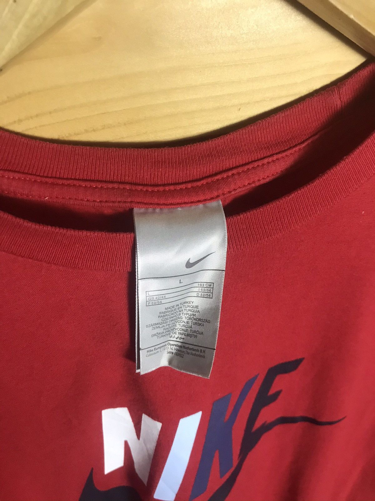 Vintage Vintage Nike big logo t-shirt Size US L / EU 52-54 / 3 - 5 Thumbnail