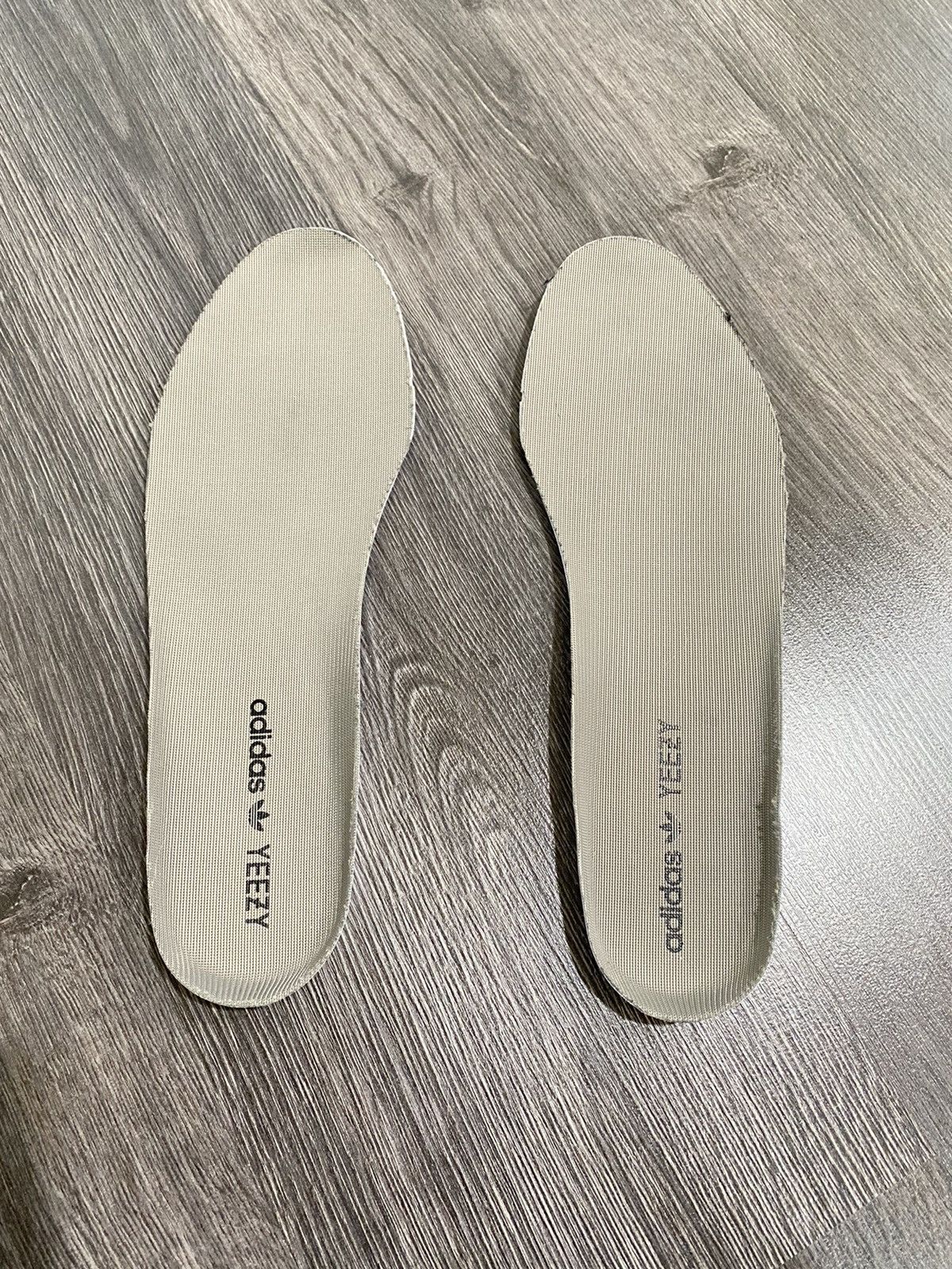 Adidas Yeezy Boost 350 V2 Beluga 1.0 Size US 10.5 / EU 43-44 - 9 Thumbnail