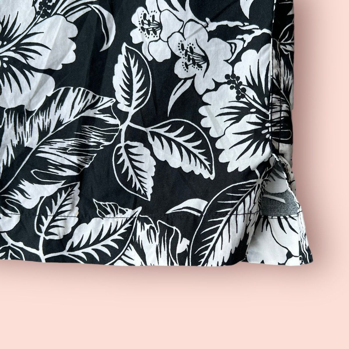 Japanese Brand × Jun Takahashi × Uniqlo UNIQLO HIBISCUS HAWAIIAN SHIRT Size US L / EU 52-54 / 3 - 7 Thumbnail