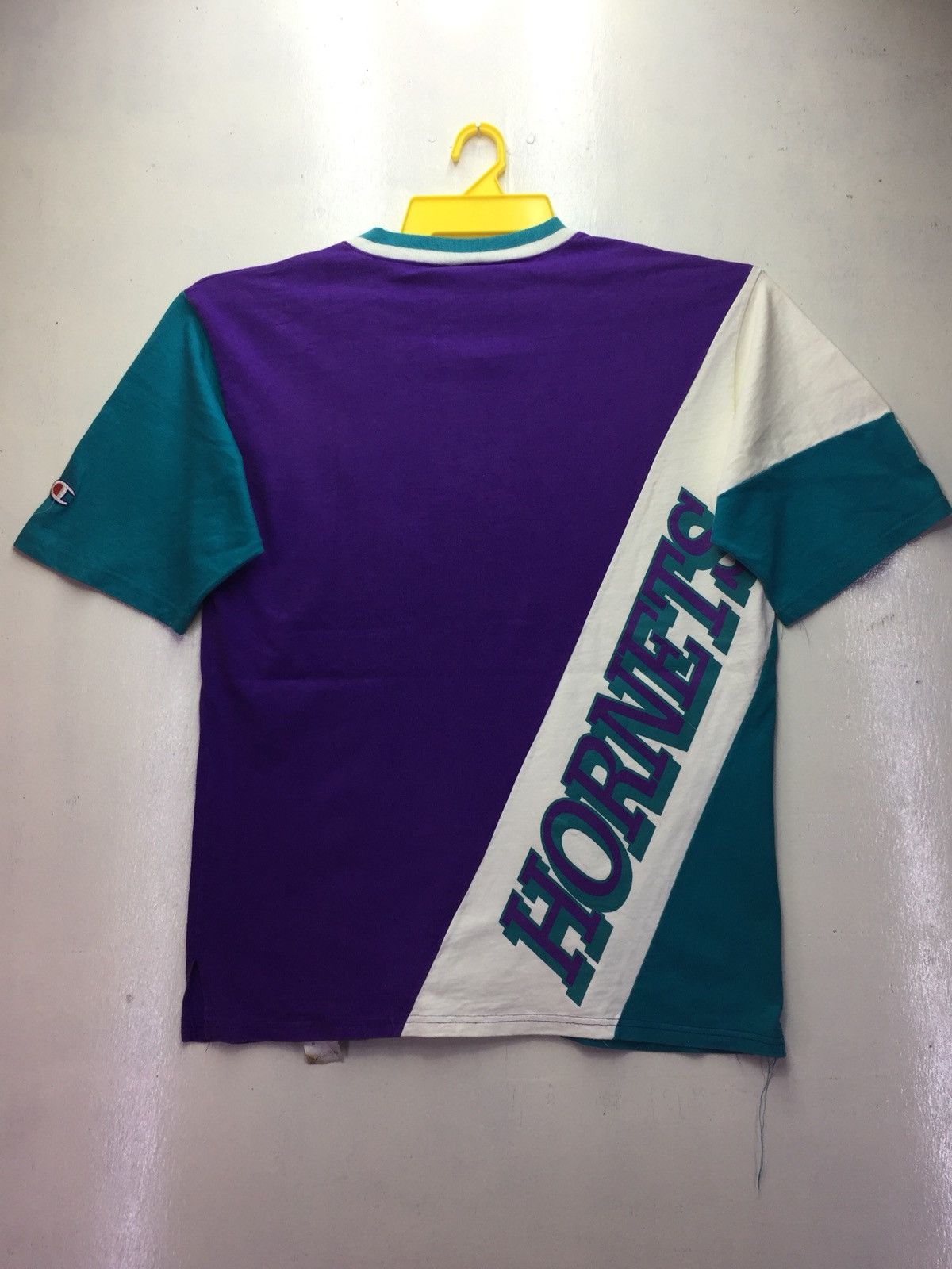 Champion Vintage Charlotte Hornet NBA Shirt Size US M / EU 48-50 / 2 - 2 Thumbnail