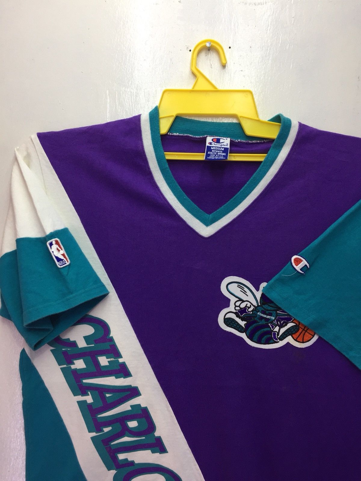 Champion Vintage Charlotte Hornet NBA Shirt Size US M / EU 48-50 / 2 - 3 Thumbnail