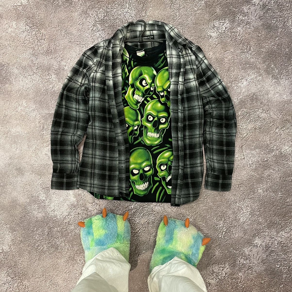 Vintage Vintage 90s Y2K Plaid Shirt Graphic Tee Grunge Skate Baggy S Size US S / EU 44-46 / 1 - 1 Thumbnail