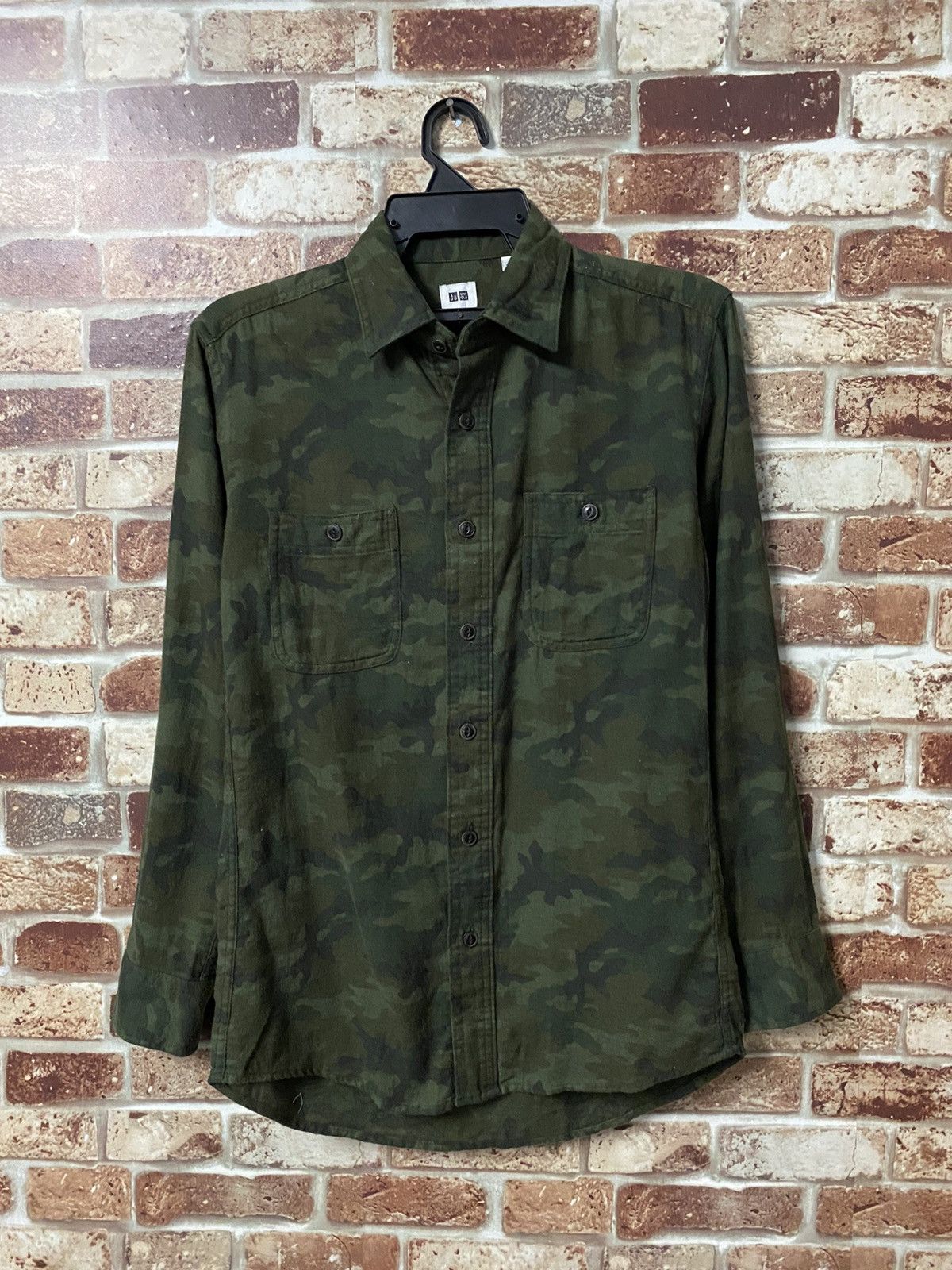 UNIQLO CAMO SHIRT