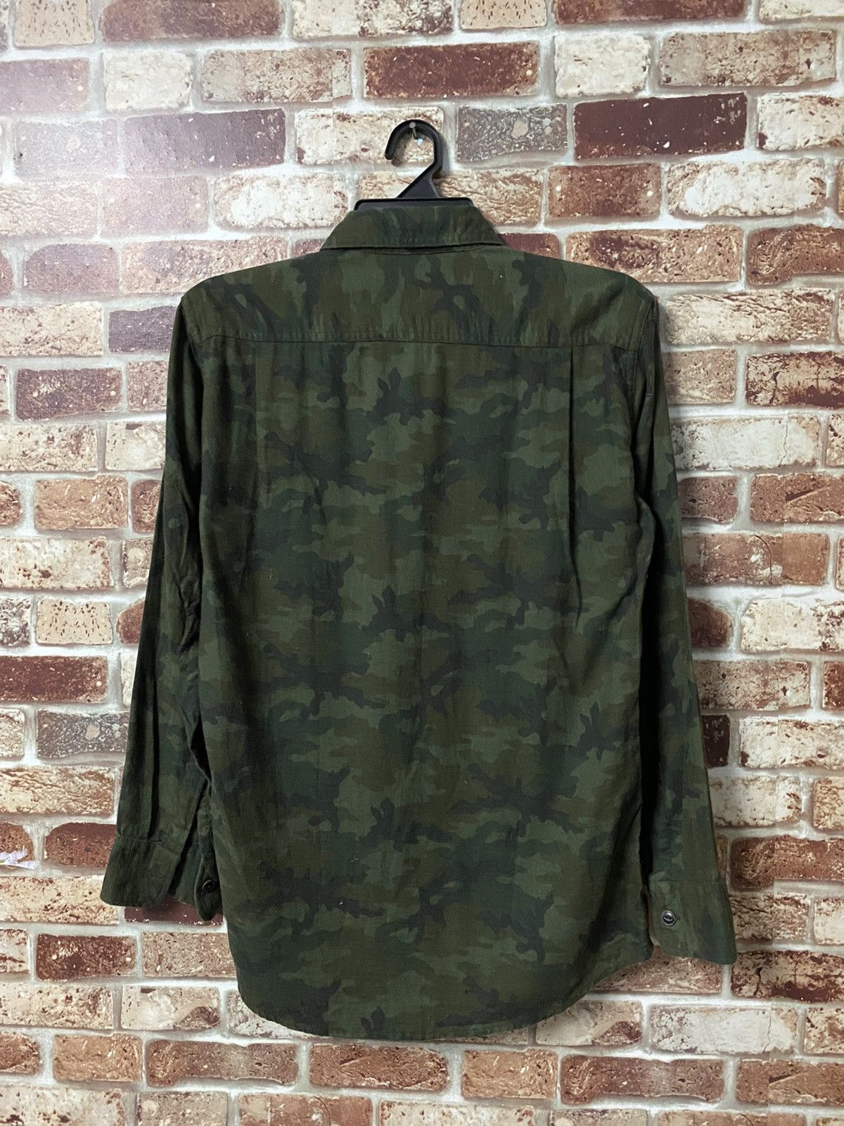 Uniqlo UNIQLO CAMO SHIRT Size US S / EU 44-46 / 1 - 2 Thumbnail