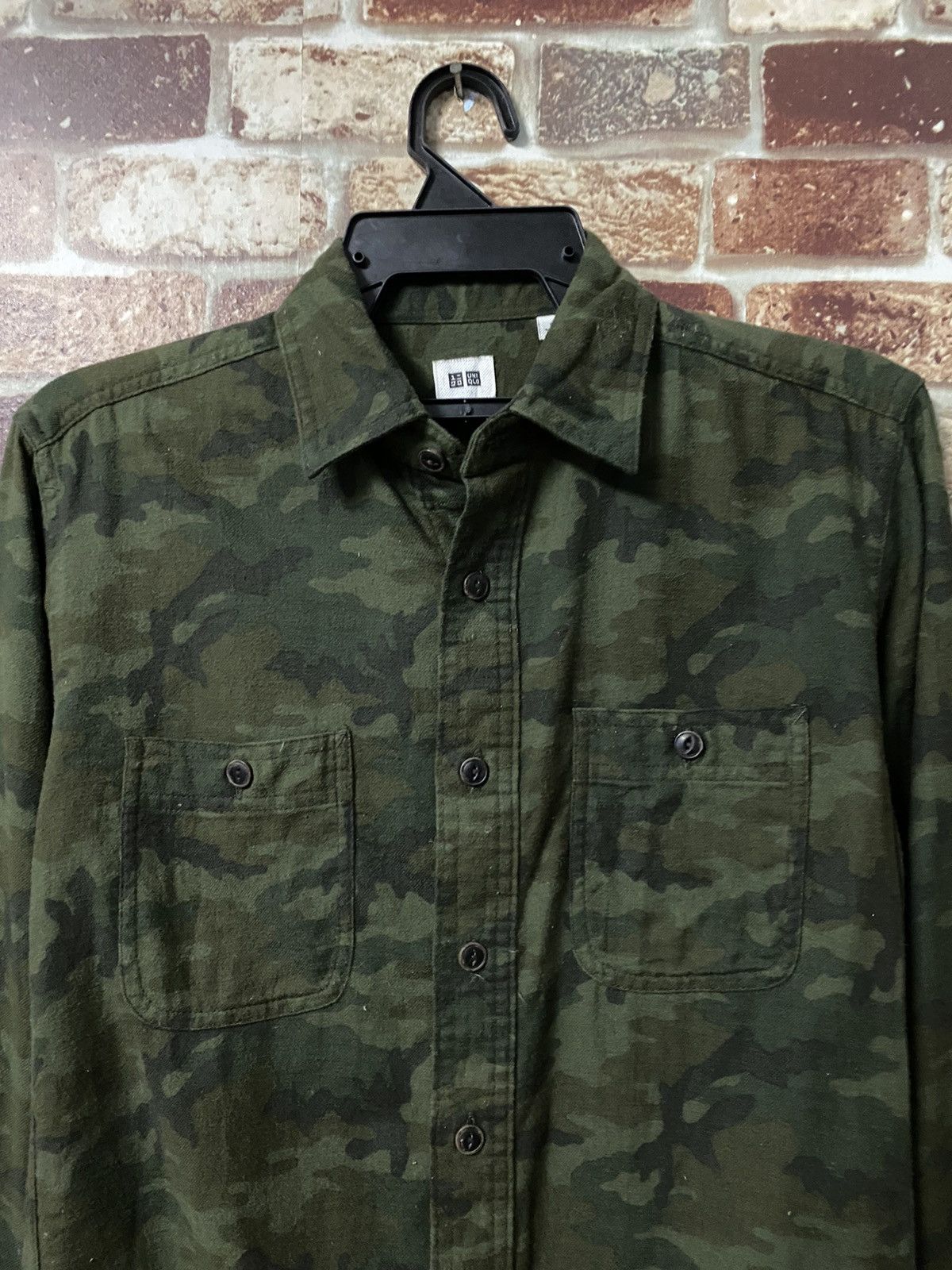 Uniqlo UNIQLO CAMO SHIRT Size US S / EU 44-46 / 1 - 3 Thumbnail
