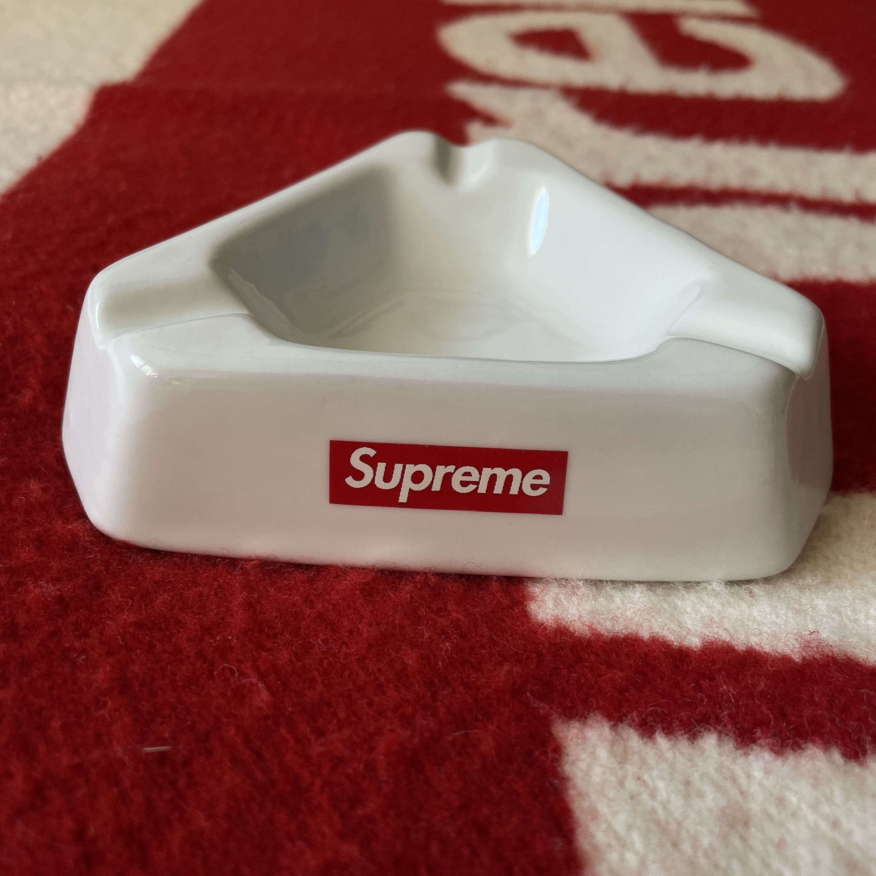 image of Supreme - Ceramic Ashtray 2015 F/w15 Box Logo Ash Tray in White, Men's