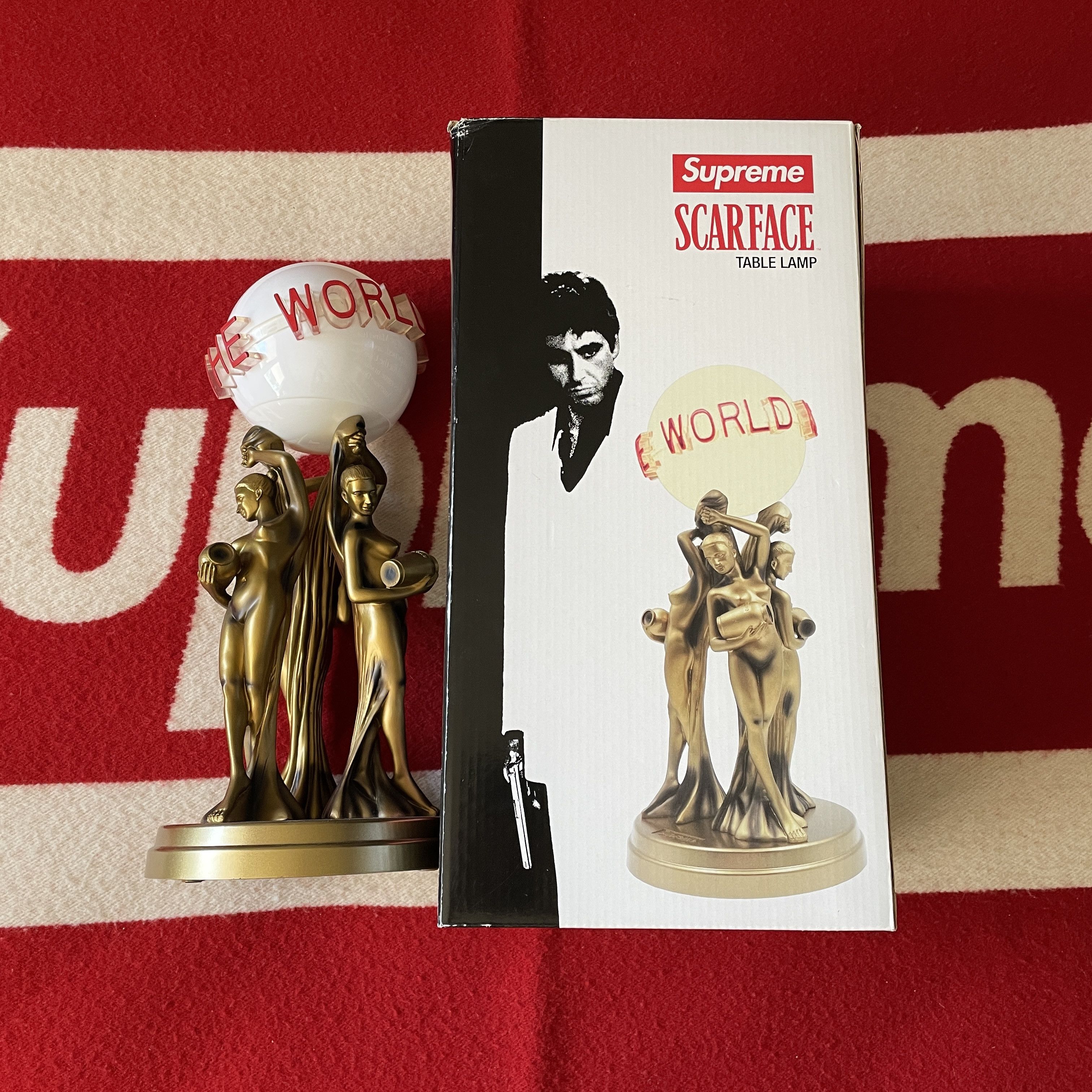 Supreme Supreme - Scarface Lamp 2017 The World Is Yours *RARE