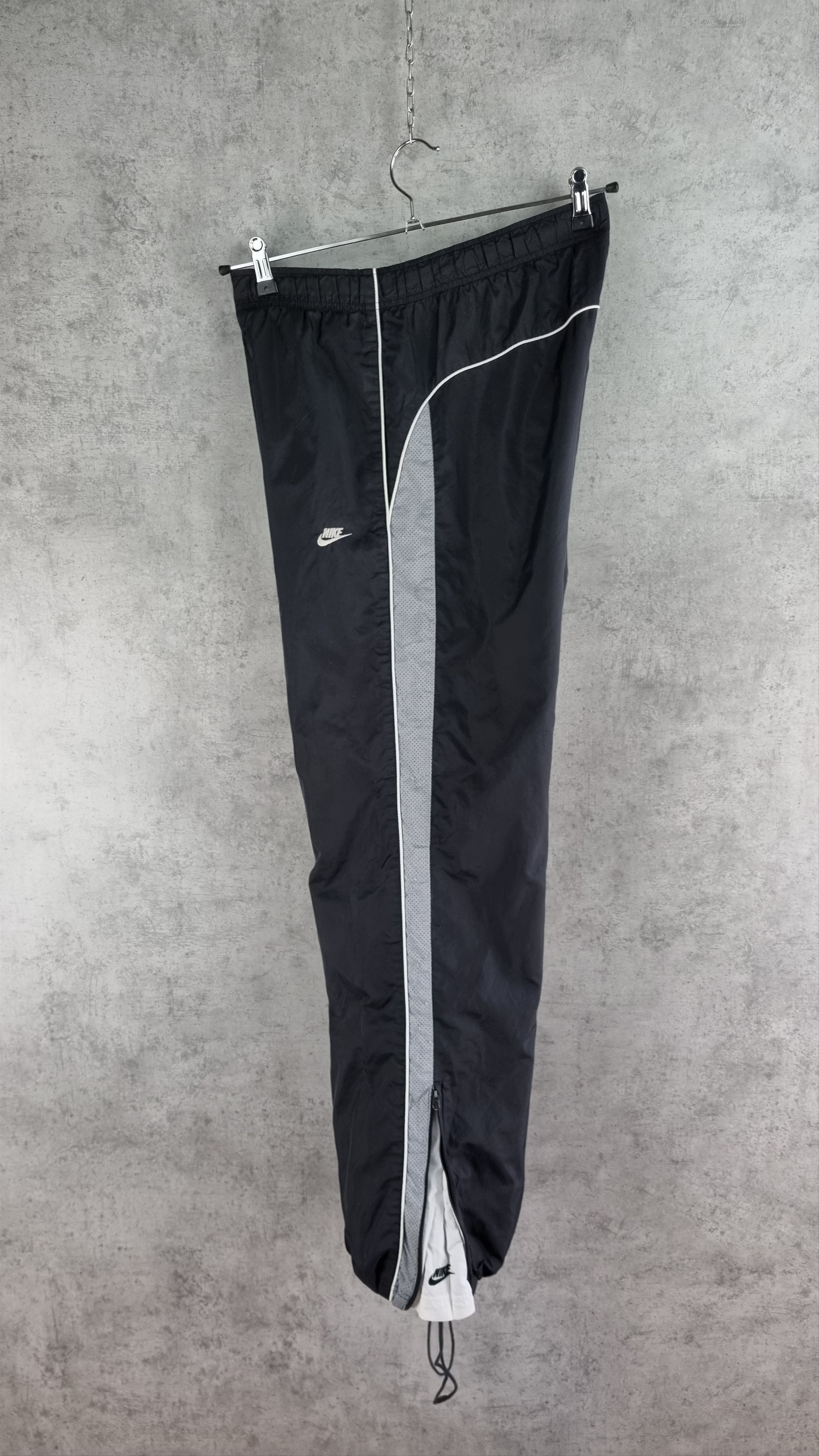 Nike × Vintage Vintage 90s NIKE Swoosh Sport Track Pants Nylon Black Size US 32 / EU 48 - 7 Thumbnail
