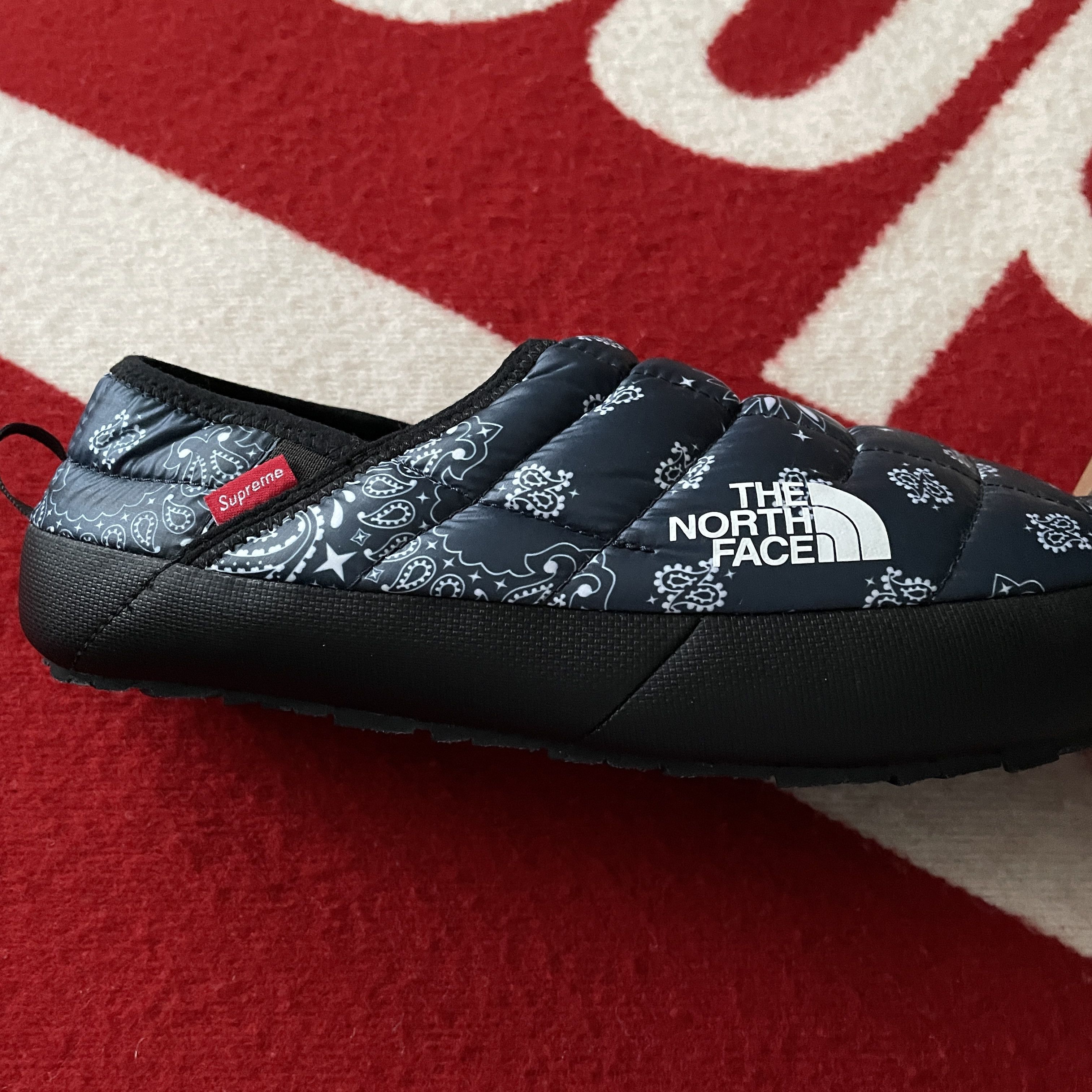 Supreme × The North Face *DS OG ALL* Bandana Traction Mule Slippers F/W14 Navy Size US 9 / EU 42 - 3 Thumbnail