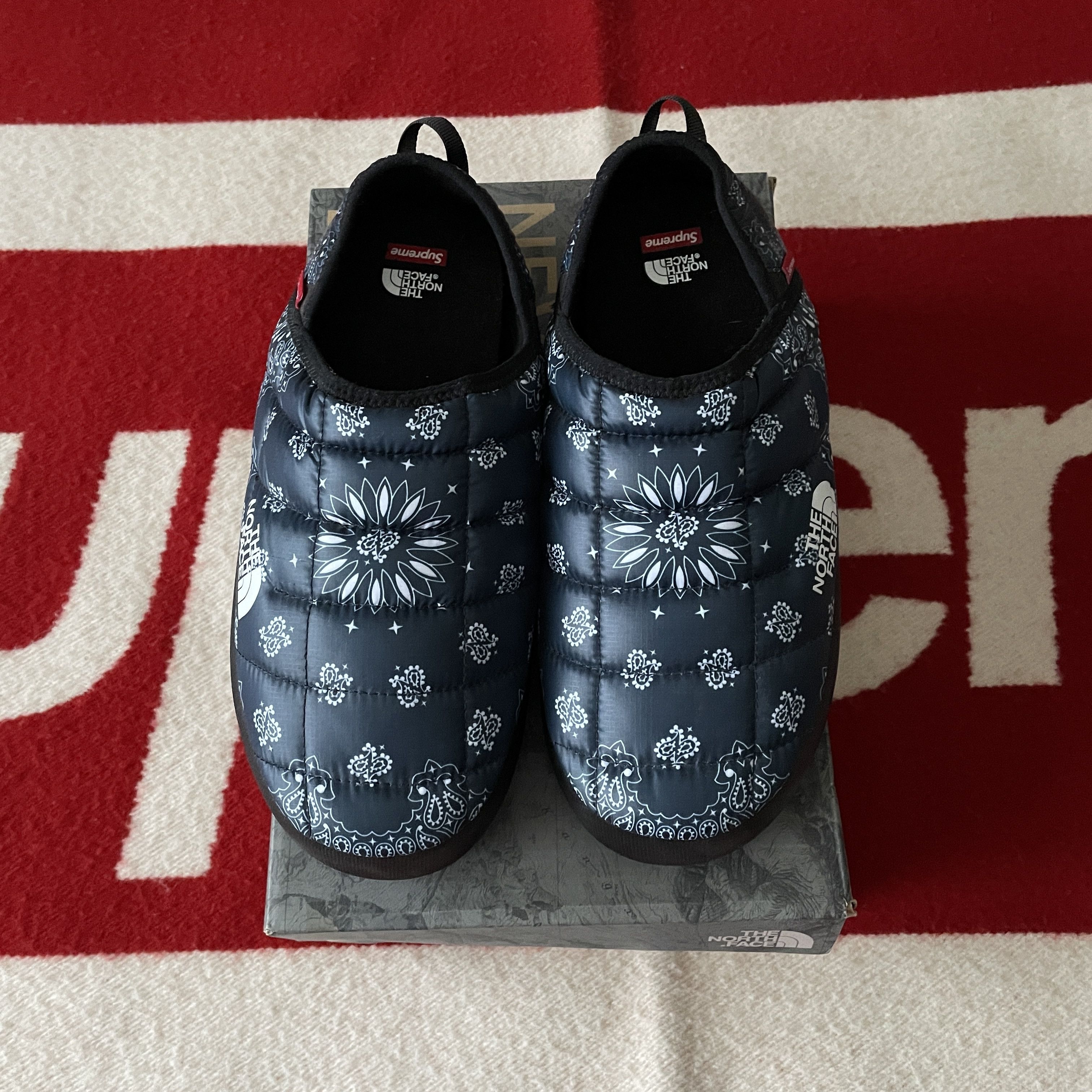 Supreme × The North Face *DS OG ALL* Bandana Traction Mule Slippers F/W14 Navy Size US 9 / EU 42 - 2 Thumbnail