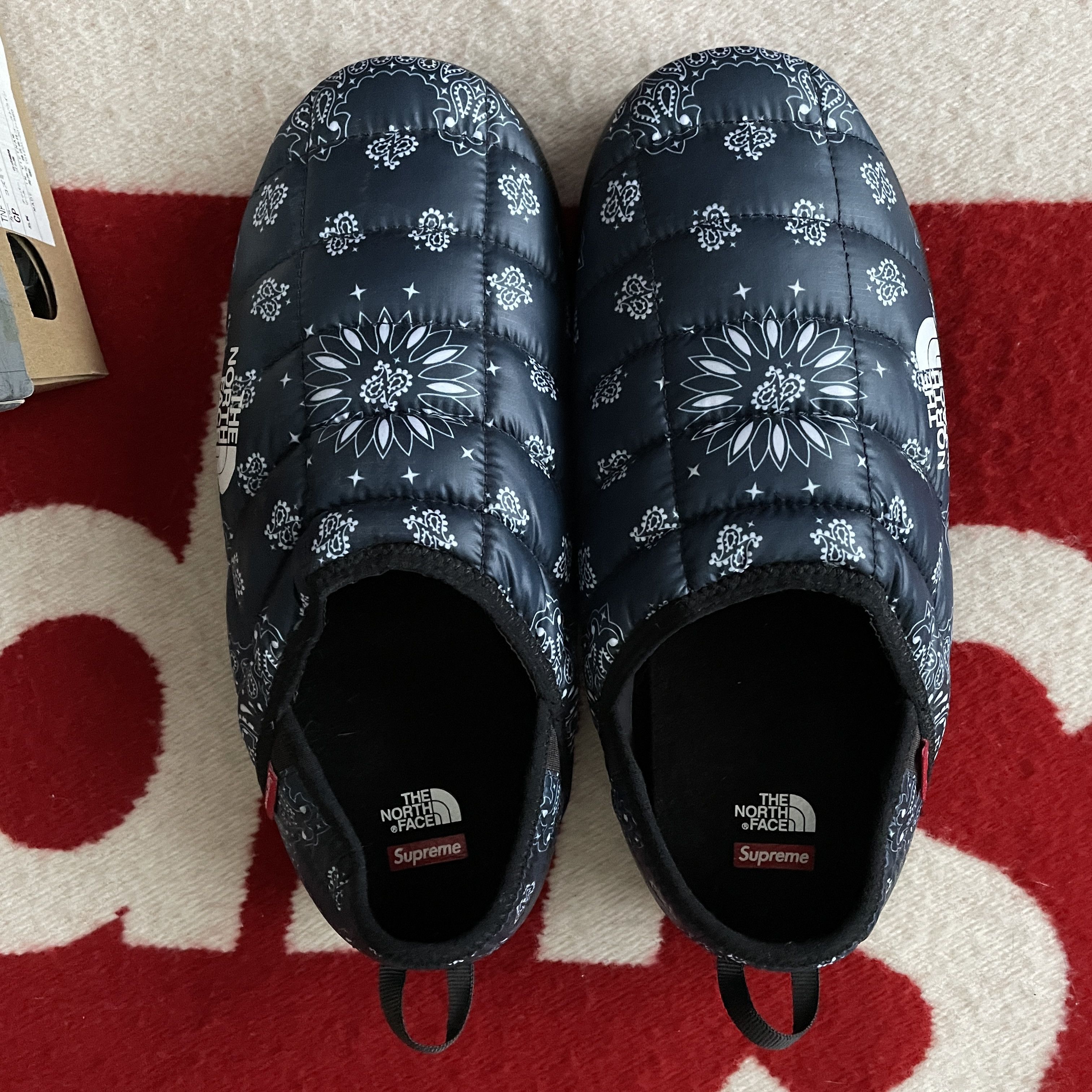 Supreme × The North Face *DS OG ALL* Bandana Traction Mule Slippers F/W14 Navy Size US 9 / EU 42 - 7 Thumbnail