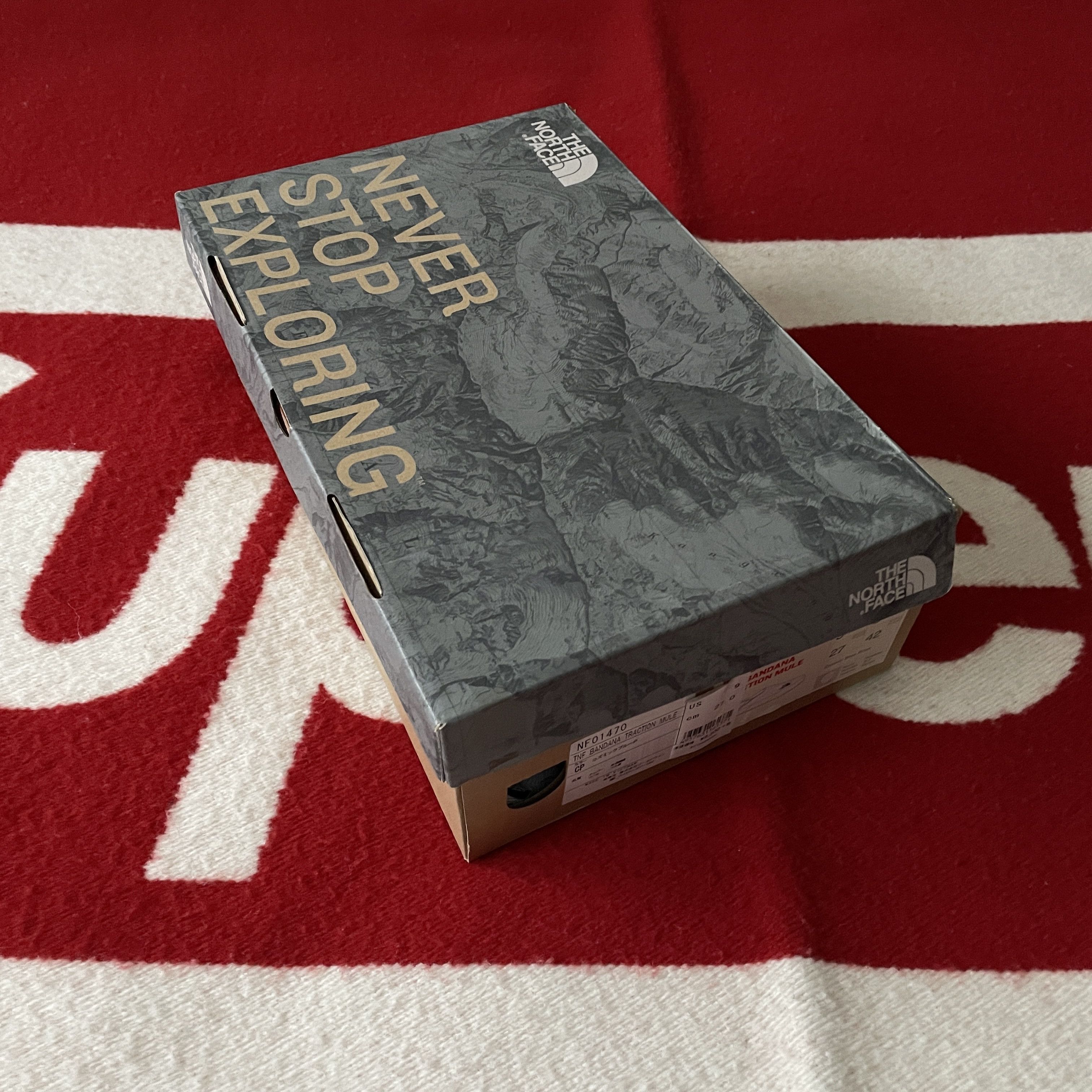 Supreme × The North Face *DS OG ALL* Bandana Traction Mule Slippers F/W14 Navy Size US 9 / EU 42 - 11 Thumbnail