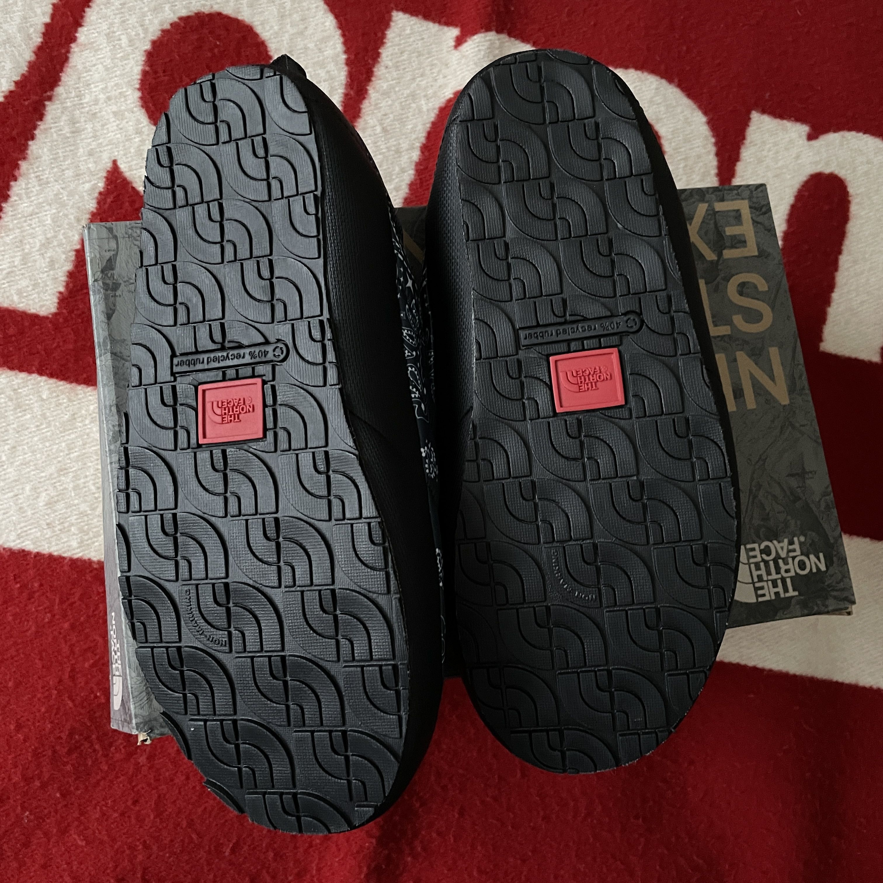 Supreme × The North Face *DS OG ALL* Bandana Traction Mule Slippers F/W14 Navy Size US 9 / EU 42 - 8 Thumbnail