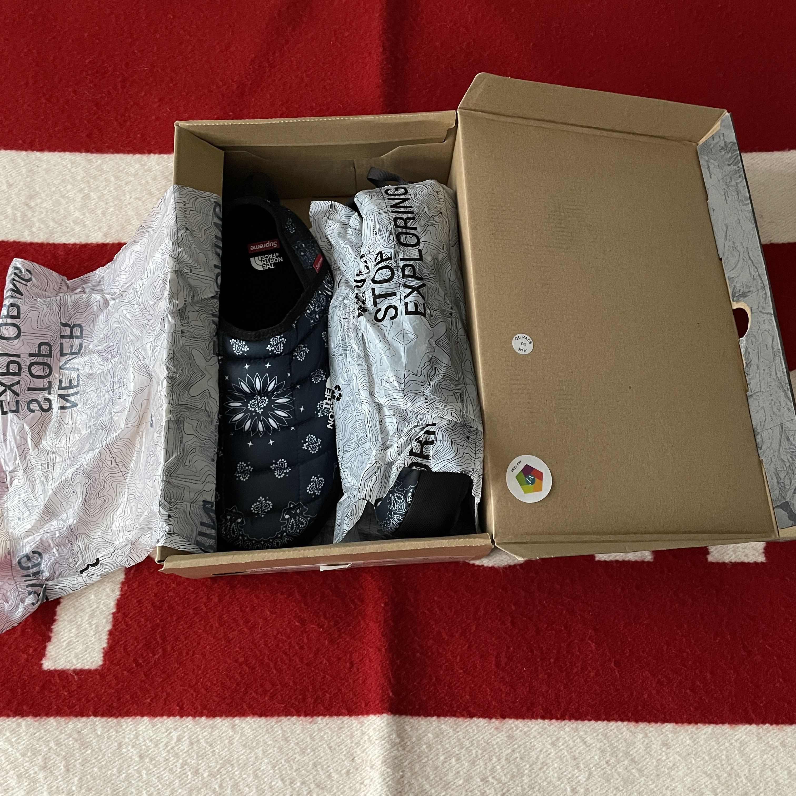 Supreme × The North Face *DS OG ALL* Bandana Traction Mule Slippers F/W14 Navy Size US 9 / EU 42 - 1 Thumbnail