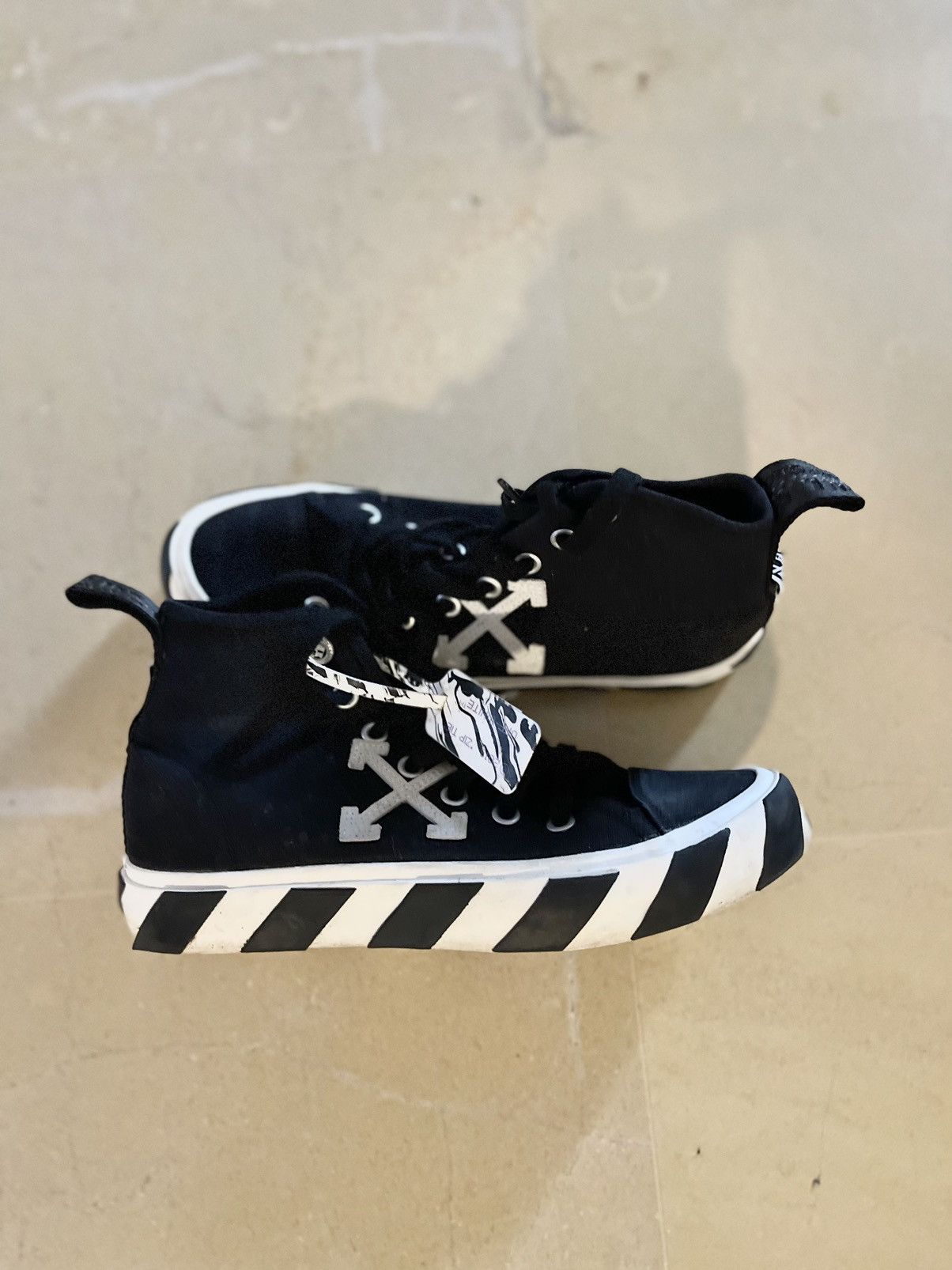 Off-White Off white Vulcanized mid top sneakers Size US 8 / EU 41 - 1 Thumbnail