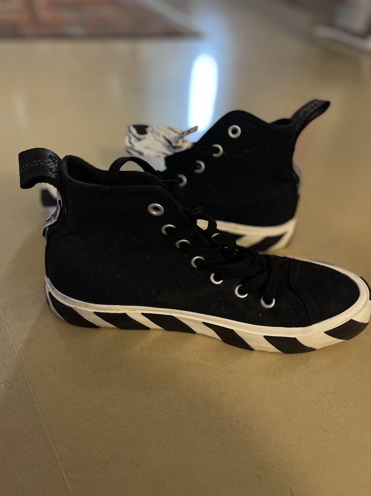 Off-White Off white Vulcanized mid top sneakers Size US 8 / EU 41 - 2 Thumbnail