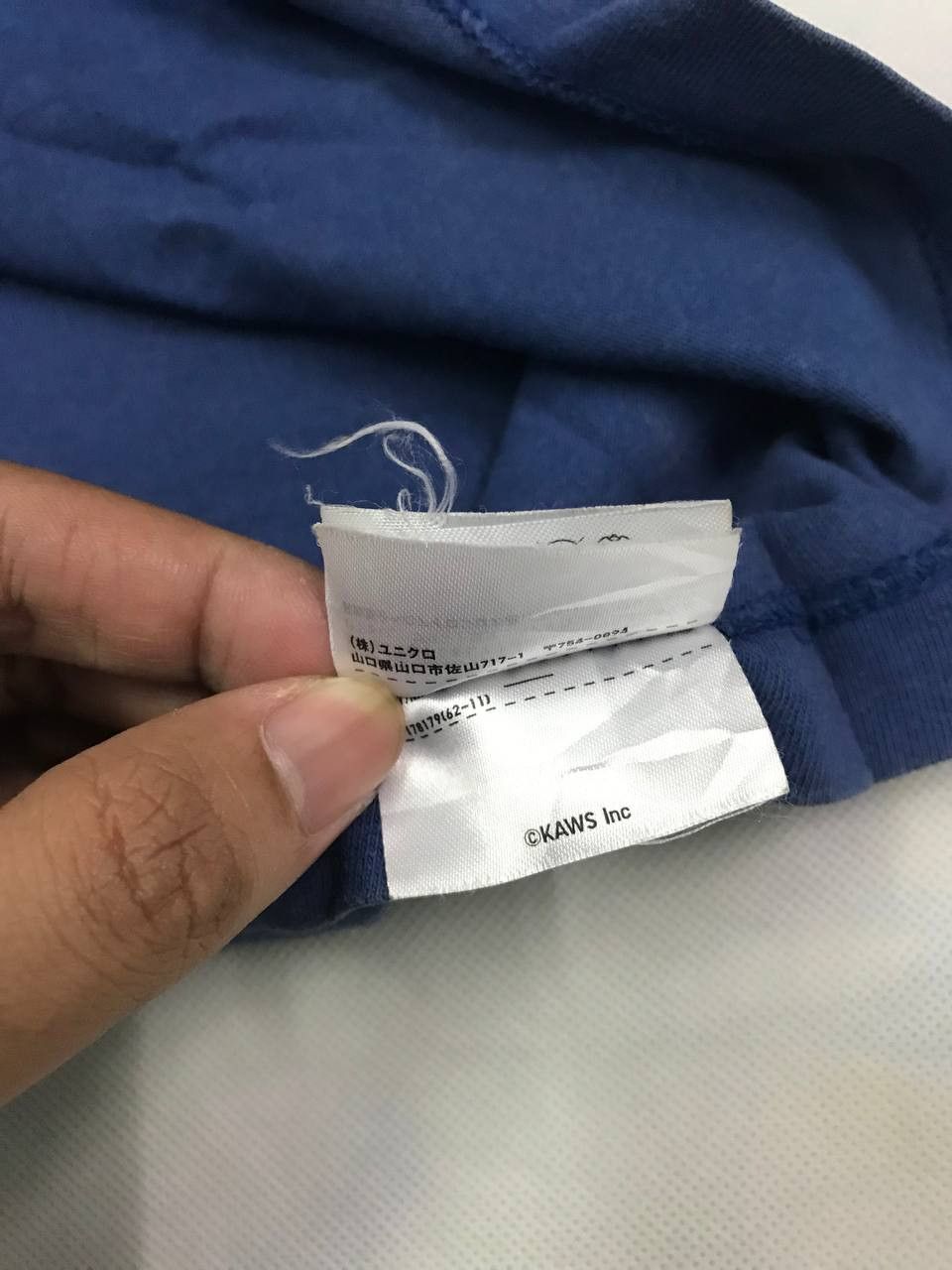 Kaws × Uniqlo × Vintage Vintage Kaws x Uniqlo Tee Size US L / EU 52-54 / 3 - 7 Thumbnail