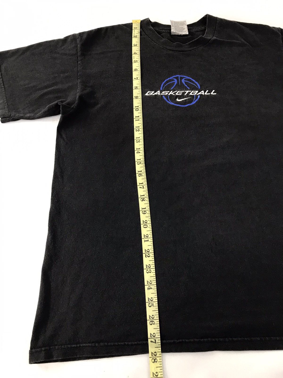 Nike × Vintage 90s Men Nike Basketball Big Logo Design Graphic Tee Size US L / EU 52-54 / 3 - 9 Thumbnail