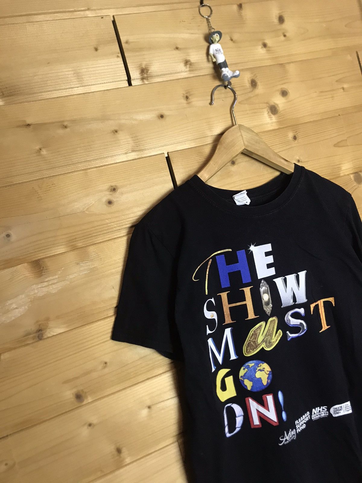 Band Tees The show must go on t-shirt Size US M / EU 48-50 / 2 - 2 Thumbnail