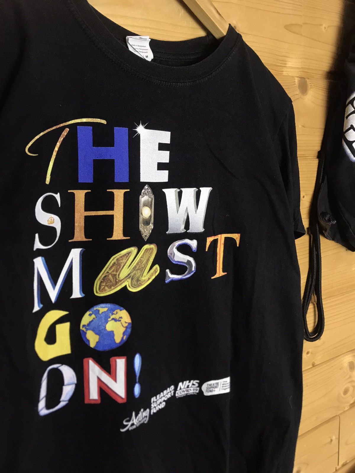 Band Tees The show must go on t-shirt Size US M / EU 48-50 / 2 - 3 Thumbnail