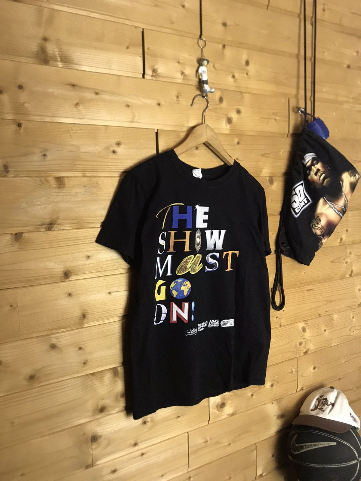Band Tees The show must go on t-shirt Size US M / EU 48-50 / 2 - 1 Thumbnail