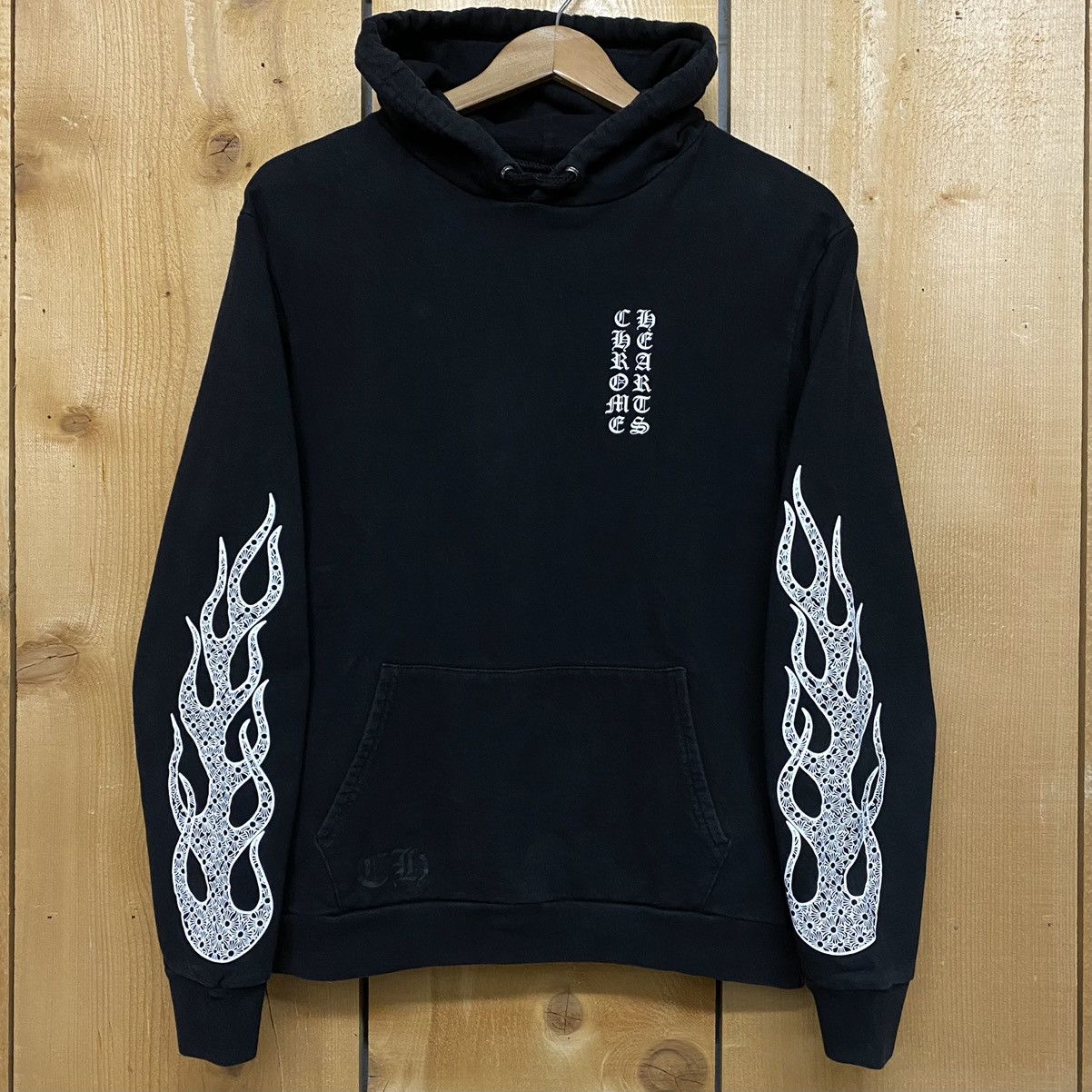 chrome hearts cemetery cross flame sleeve pullover hoodie m